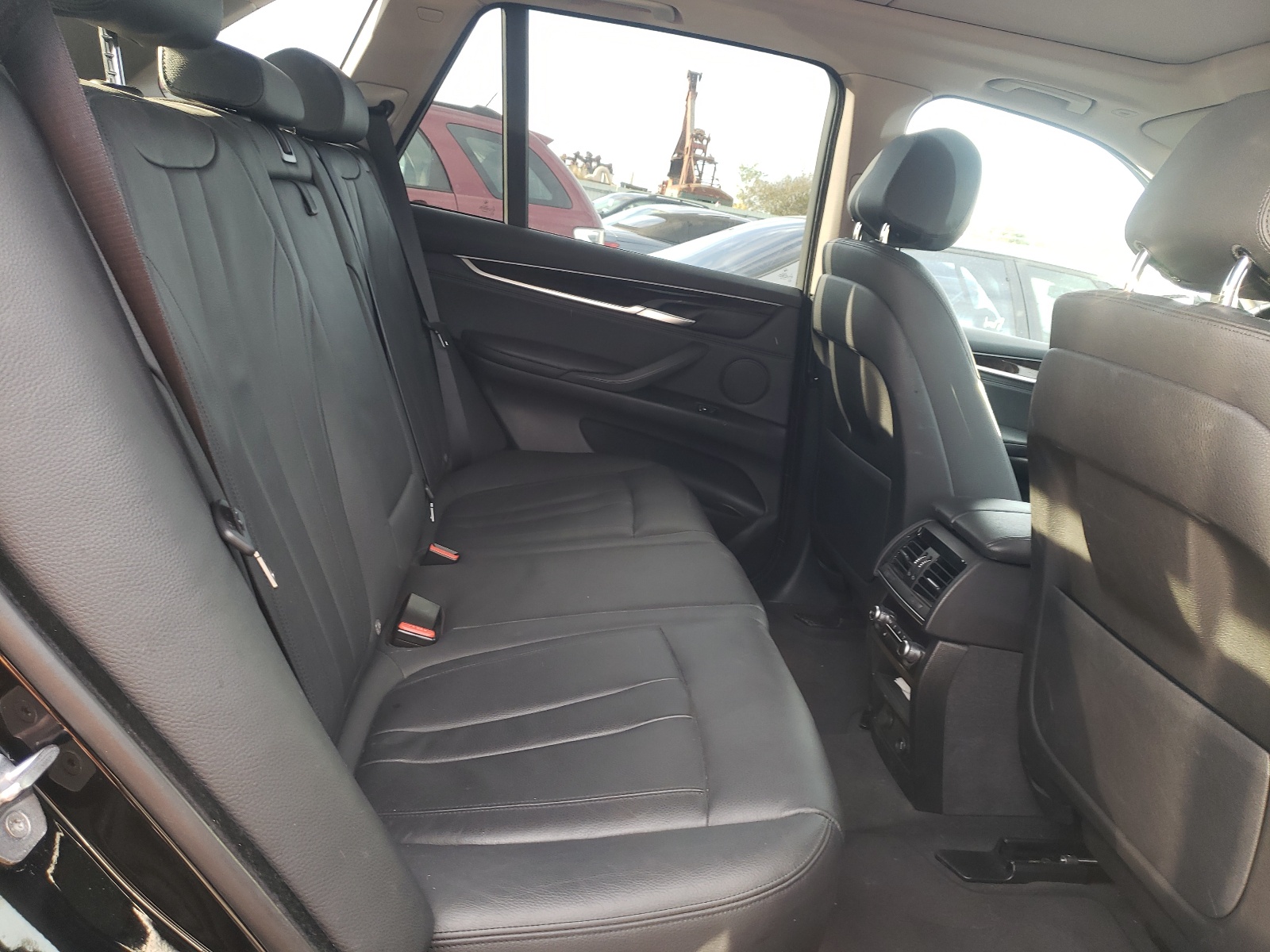Photo 6 from auction – 2015 BMW X5 XDRIVE3 with VIN 5UXKR0C53F0P18168