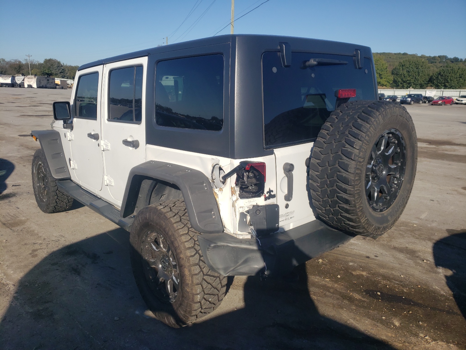 Photo 3 from auction – 2016 JEEP WRANGLER U with VIN 1C4BJWDG0GL188513