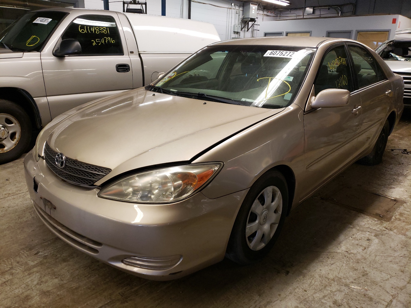 Photo 2 from auction – 2004 TOYOTA CAMRY with VIN 4T1BE32K14U262582
