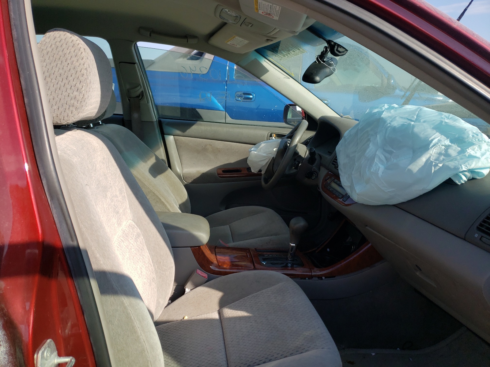 Photo 5 from auction – 2002 TOYOTA CAMRY LE with VIN 4T1BE32K72U107354