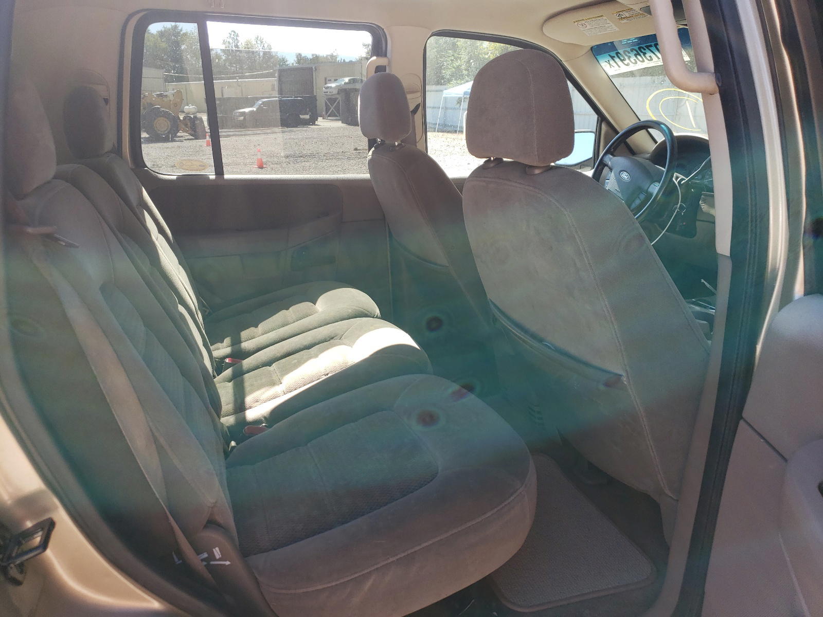 Photo 6 from auction – 2002 FORD EXPLORER X with VIN 1FMZU73K62UD66862
