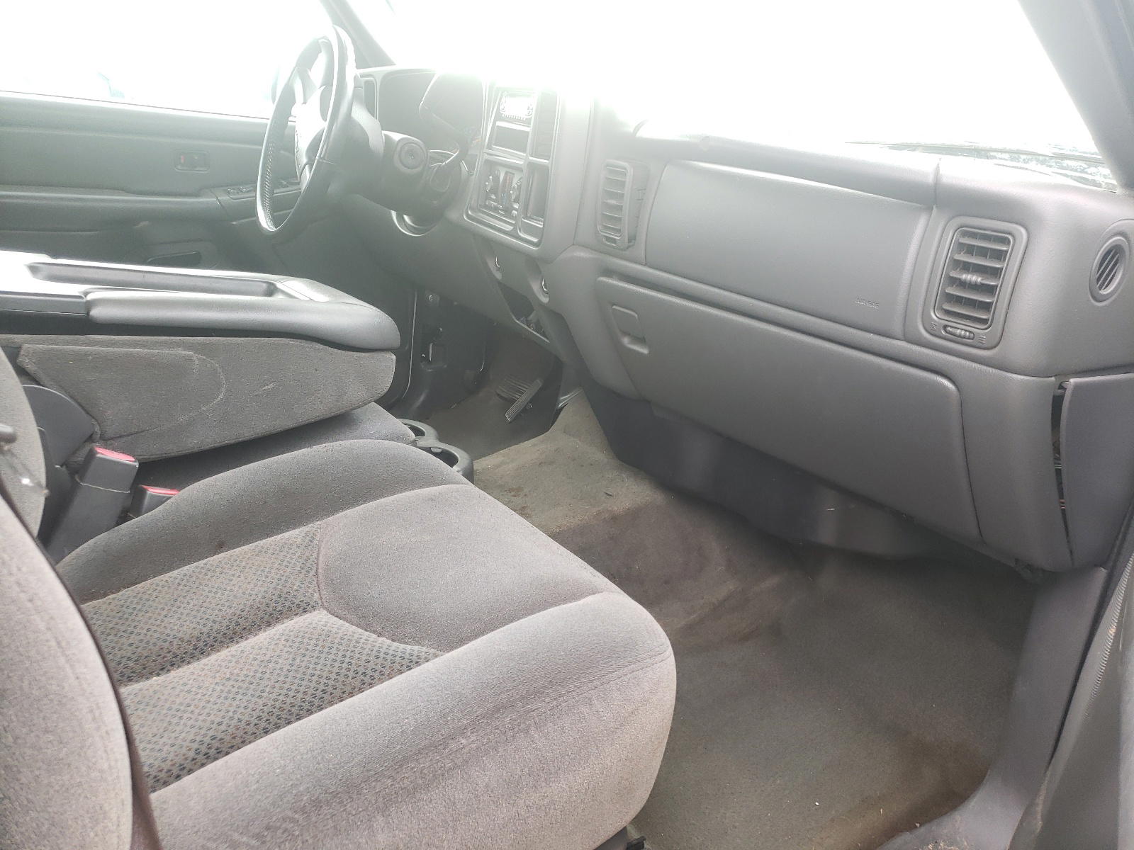 Photo 5 from auction – 2005 CHEVROLET SILVERADO with VIN 2GCEC13T551324601