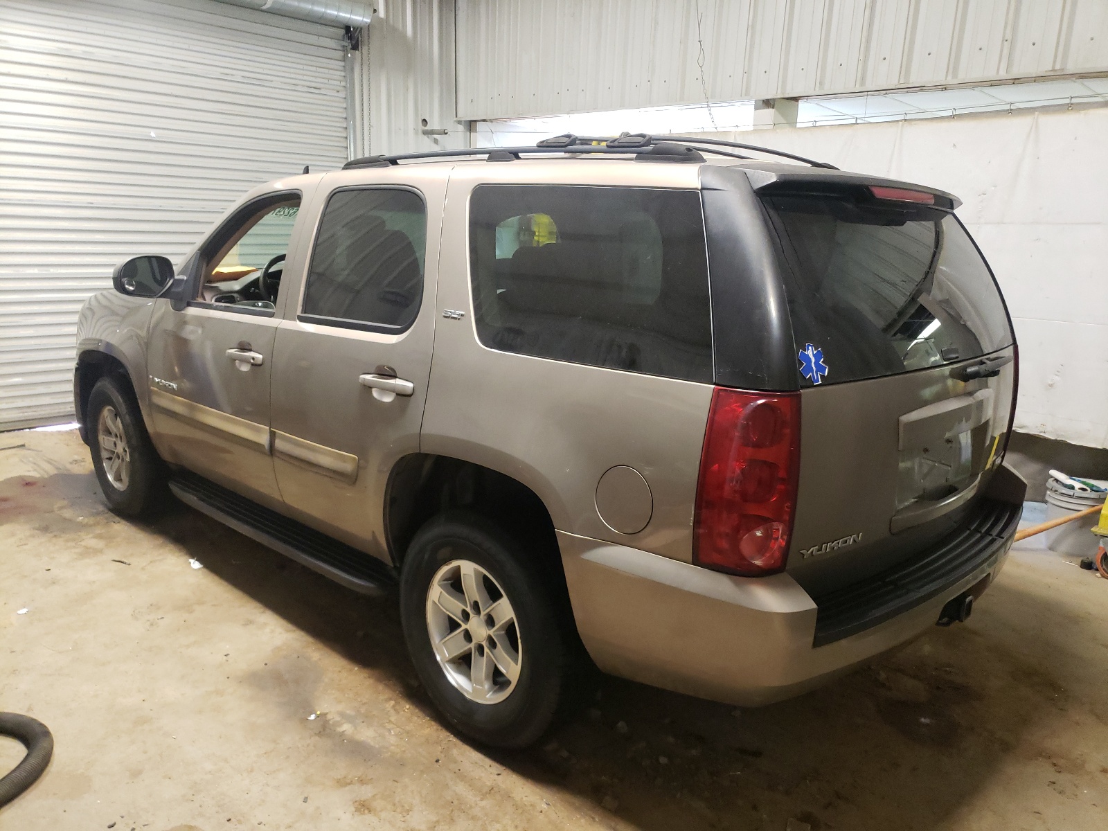 Photo 3 from auction – 2007 GMC YUKON with VIN 1GKFC13J77R297404