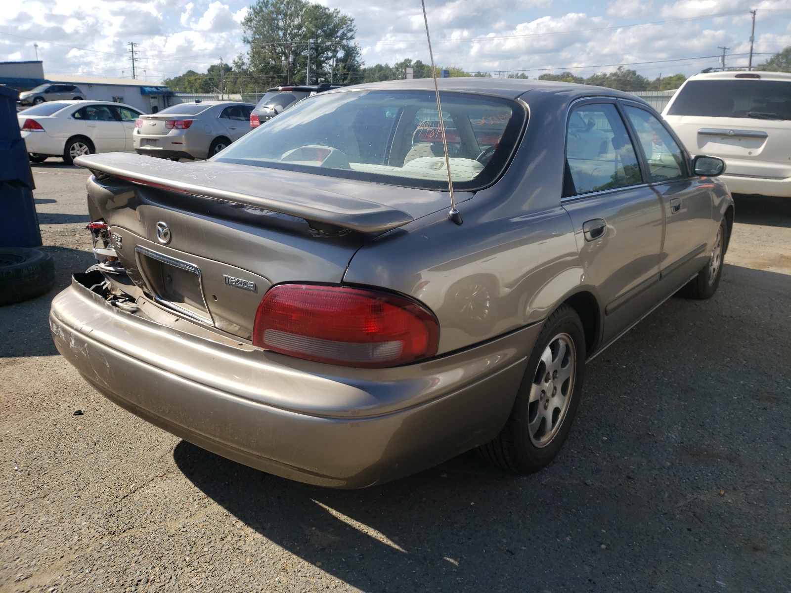 Photo 4 from auction – 1999 MAZDA 626 ES with VIN 1YVGF22C0X5899000