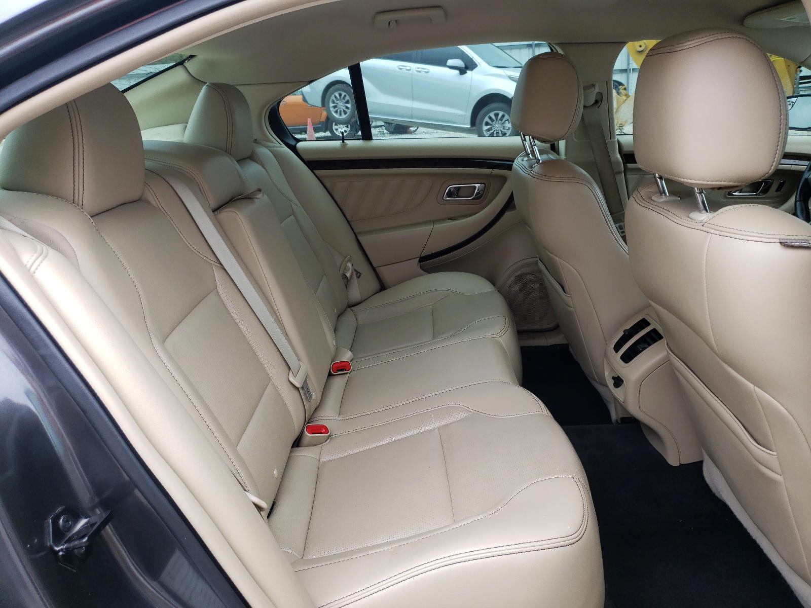 Photo 6 from auction – 2016 FORD TAURUS LIM with VIN 1FAHP2F8XGG114246