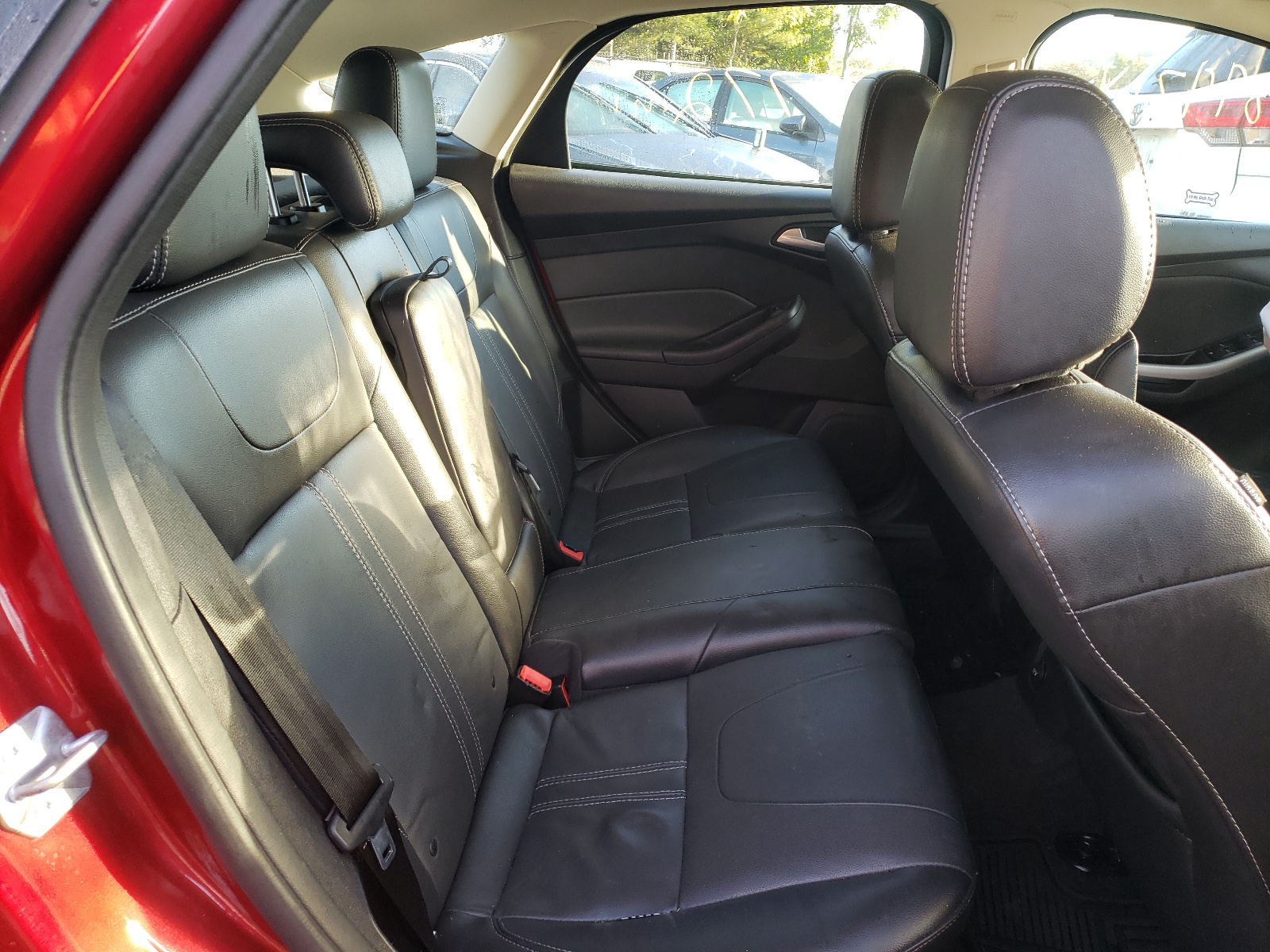 Zdjęcie 6 z aukcji – 2014 FORD FOCUS SE z VIN 1FADP3K23EL383439