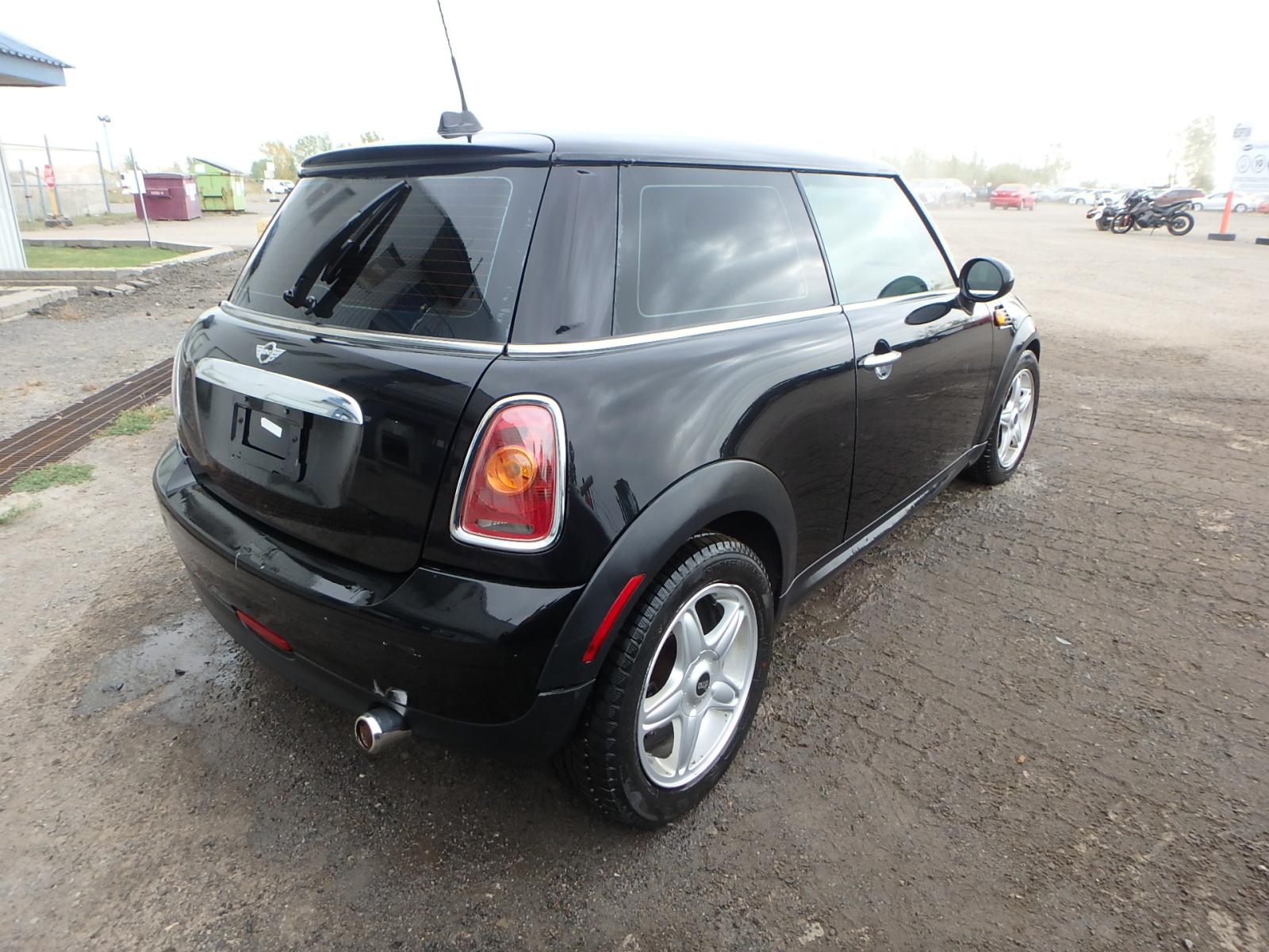 Photo 4 from auction – 2010 MINI COOPER with VIN WMWMF3C51ATZ24047