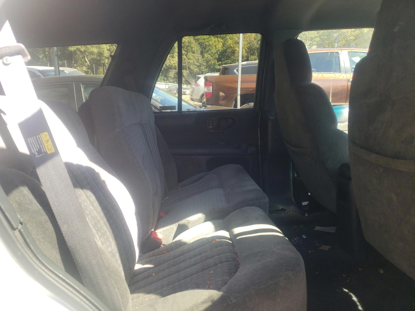 Photo 6 from auction – 2002 CHEVROLET BLAZER with VIN 1GNDT13W62K166018
