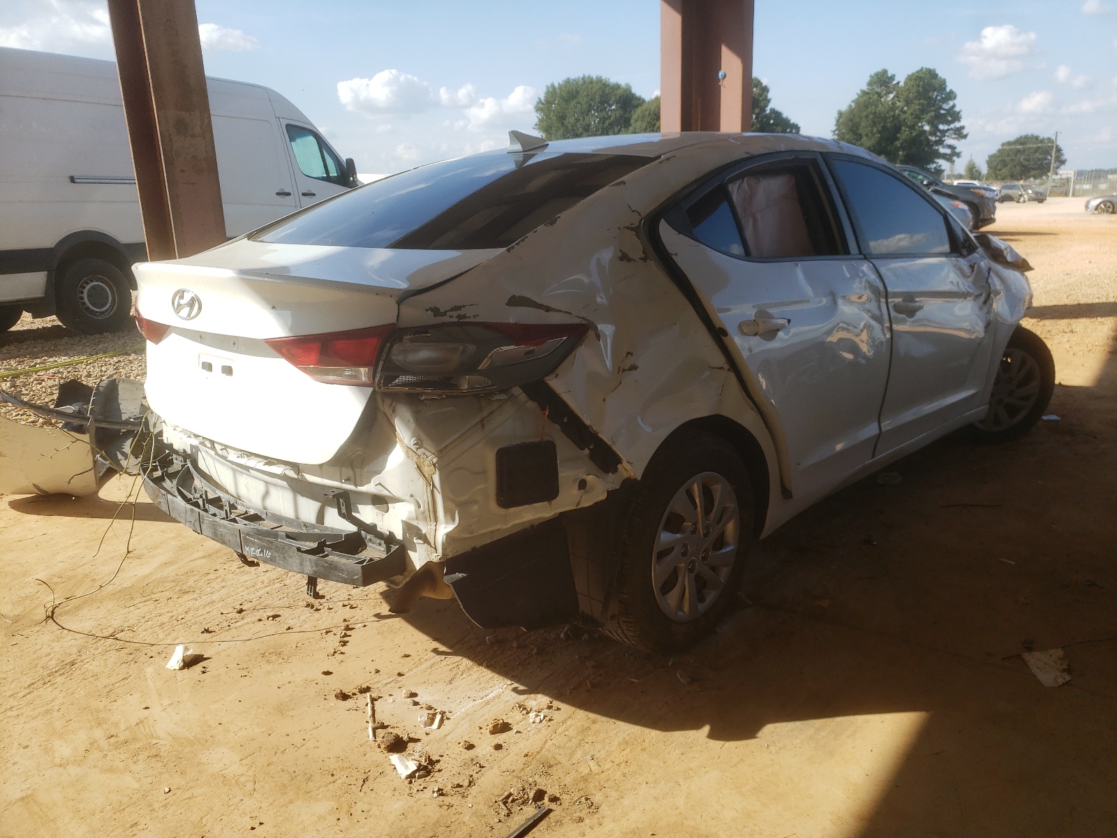 Photo 4 from auction – 2017 HYUNDAI ELANTRA SE with VIN 5NPD74LF7HH101233