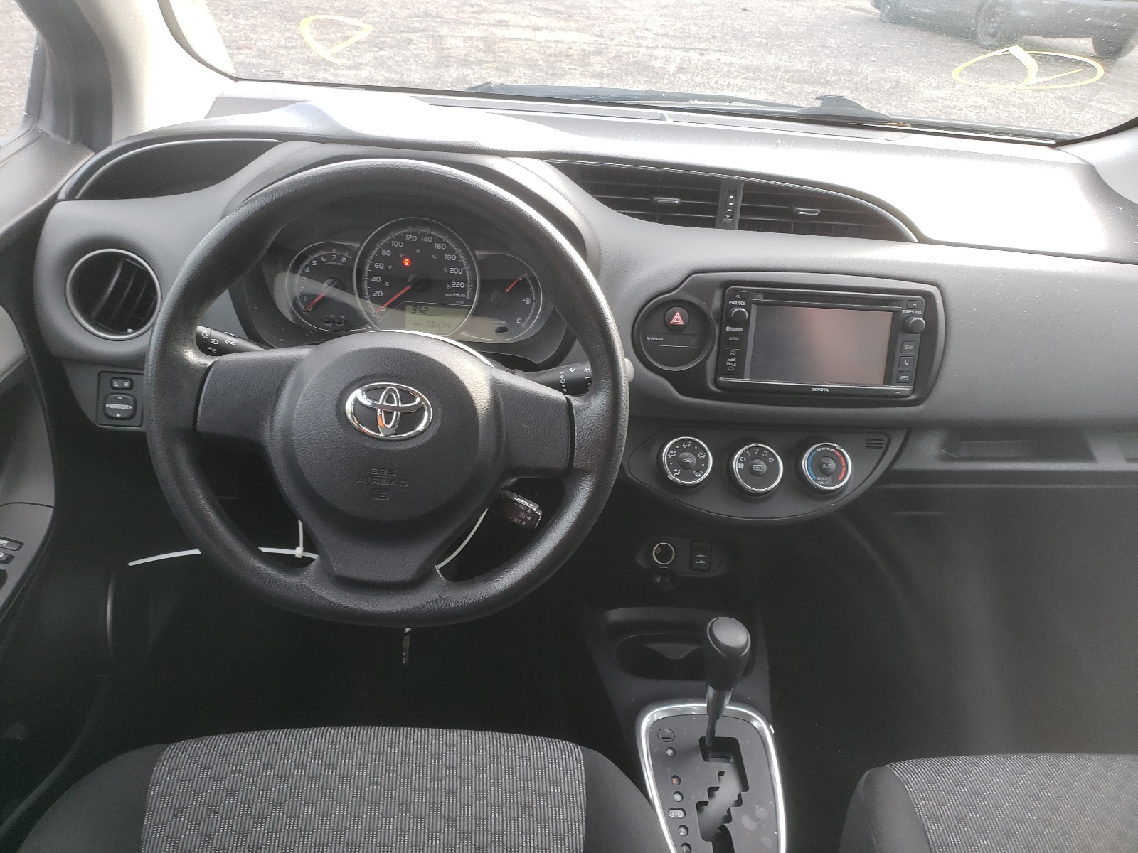 Photo 9 from auction – 2015 TOYOTA YARIS with VIN VNKKTUD32FA037850