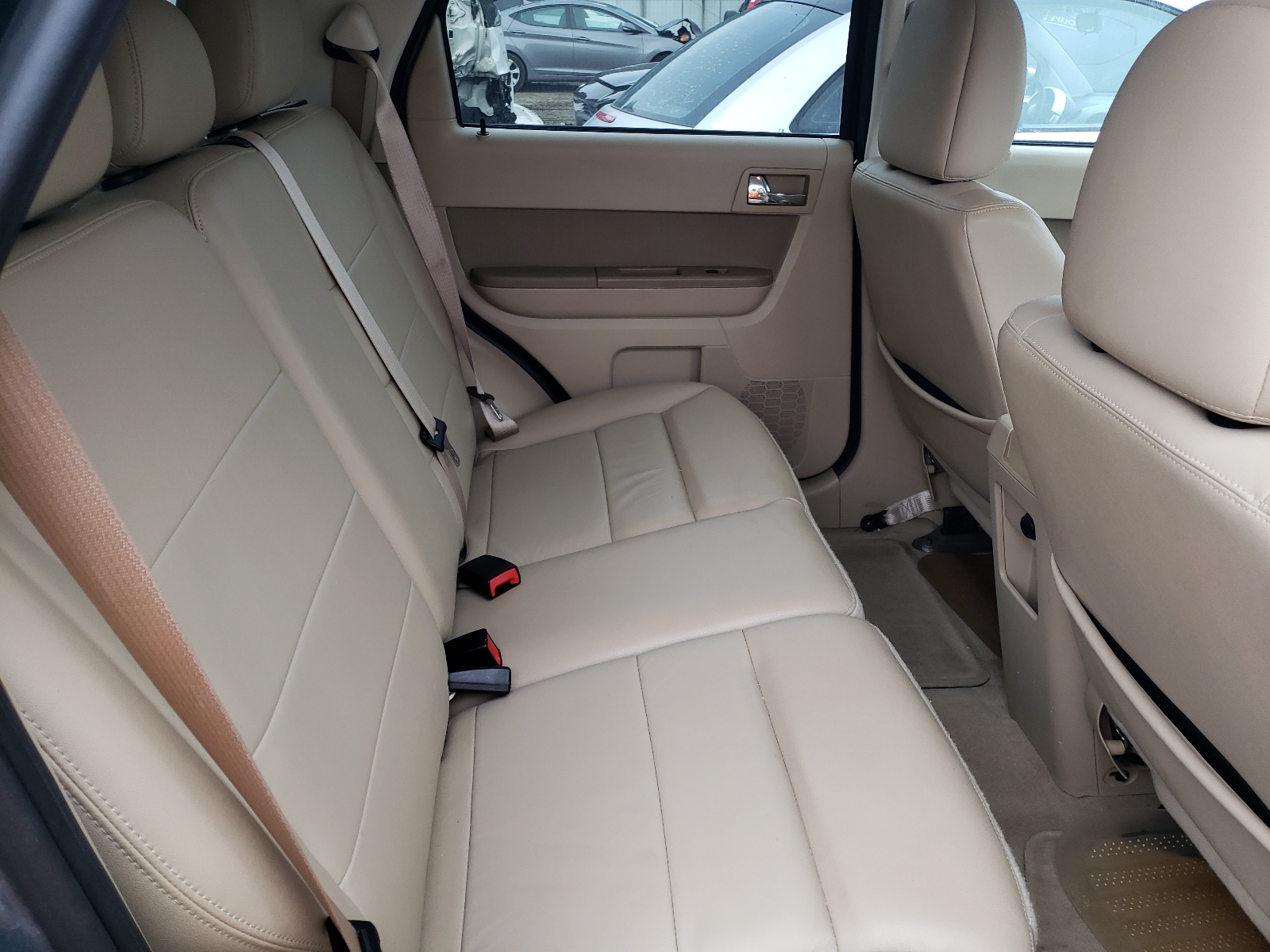 صورة رقم 6 من المزاد - 2010 FORD ESCAPE LIM مع VIN 1FMCU0EG2AKC15548