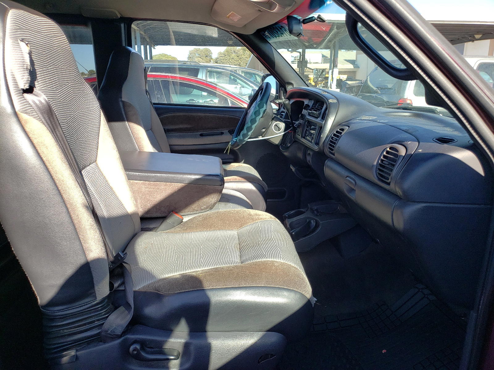 Photo 5 from auction – 2001 DODGE RAM 1500 with VIN 3B7HC13Y41G723655