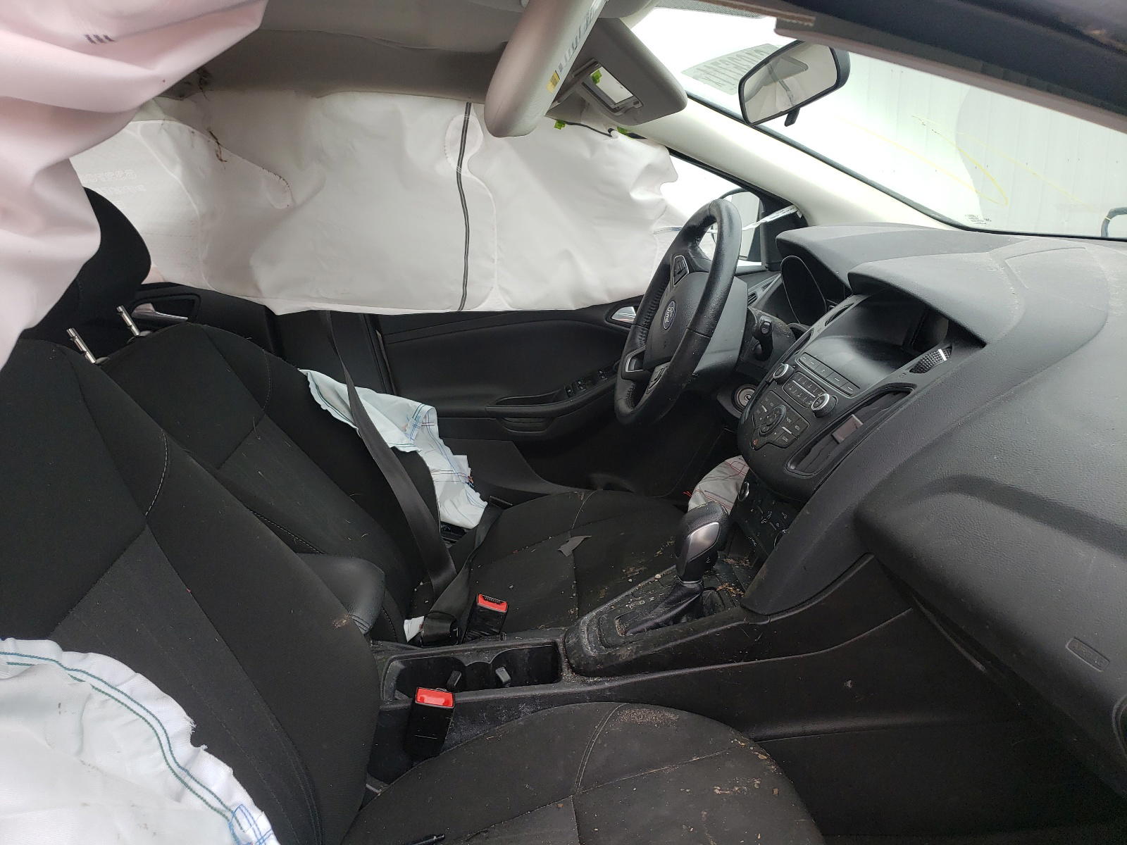 Photo 5 from auction – 2018 FORD FOCUS SE with VIN 1FADP3K22JL258605