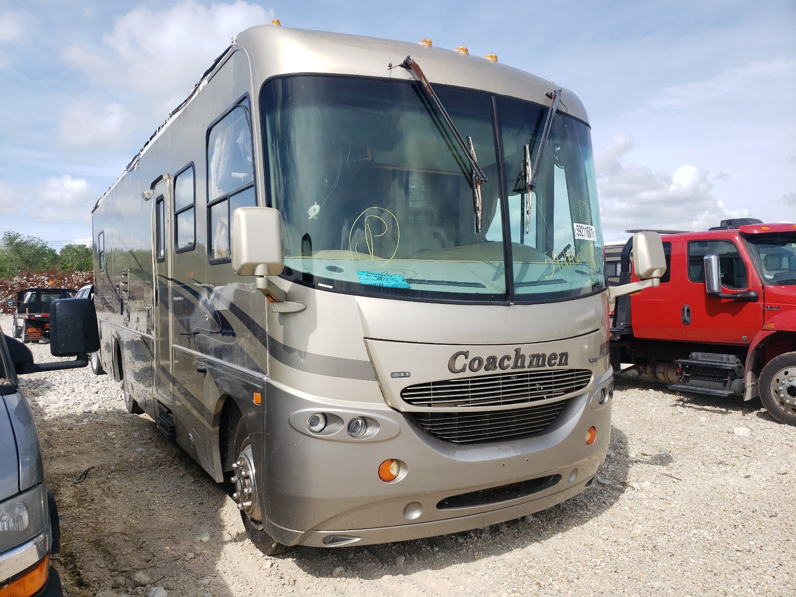 WORKHORSE CUSTOM CHASSIS MOTORHOME 2005 with VIN 5B4MP67G053397885 - Photo from auction