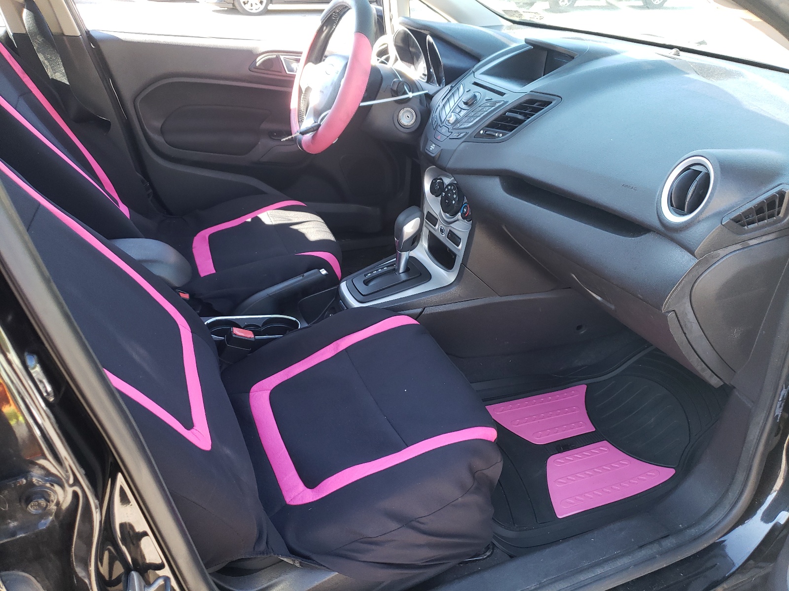 Photo 5 from auction – 2014 FORD FIESTA SE with VIN 3FADP4BJ4EM116788
