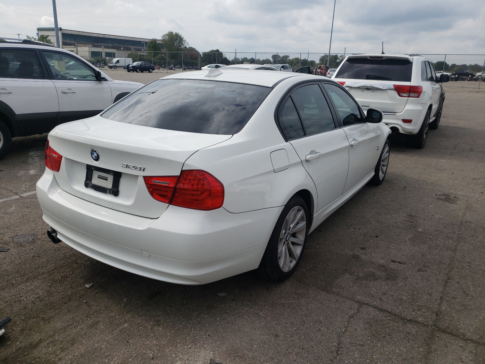 Photo 4 from auction – 2011 BMW 328 XI with VIN WBAPK7G53BNN78325
