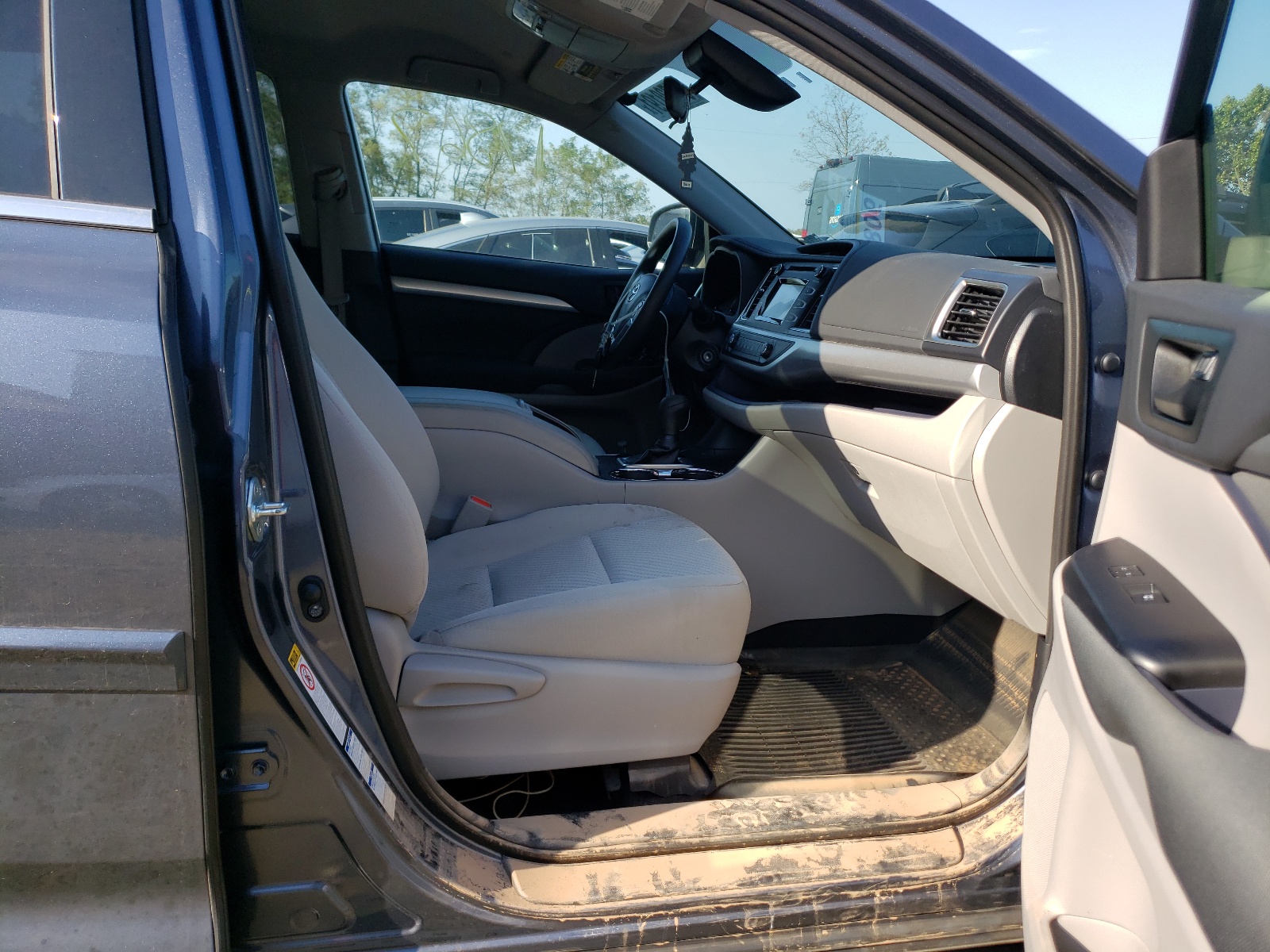 Zdjęcie 5 z aukcji – 2019 TOYOTA HIGHLANDER z VIN 5TDBZRFH2KS984784