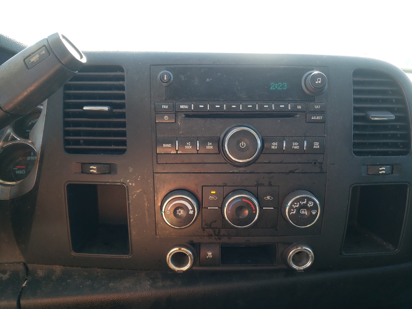 Photo 9 from auction – 2011 CHEVROLET SILVERADO with VIN 1GCNCSEA5BZ220565