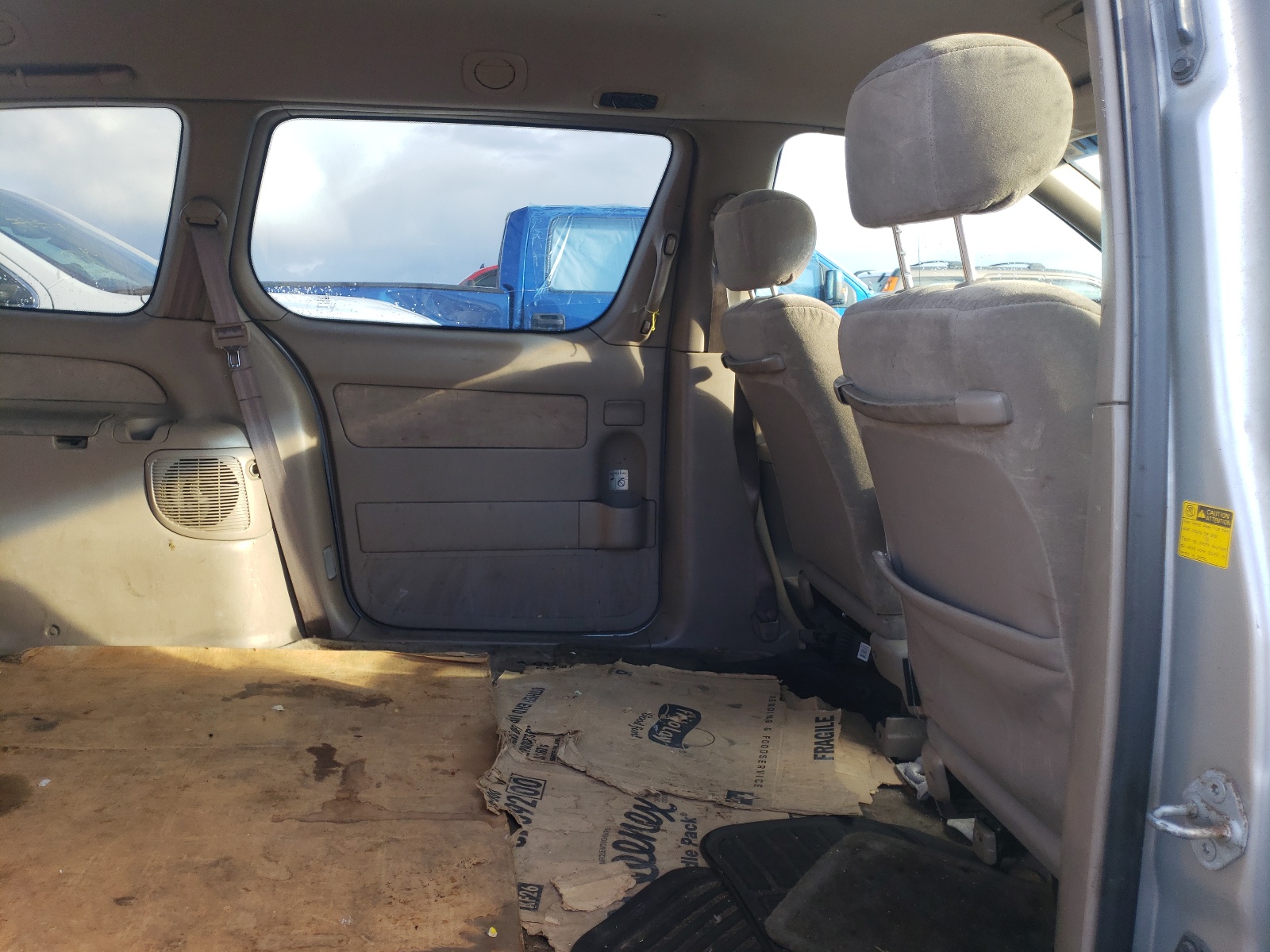 Photo 6 from auction – 2002 TOYOTA SIENNA CE with VIN 4T3ZF19C72U436898