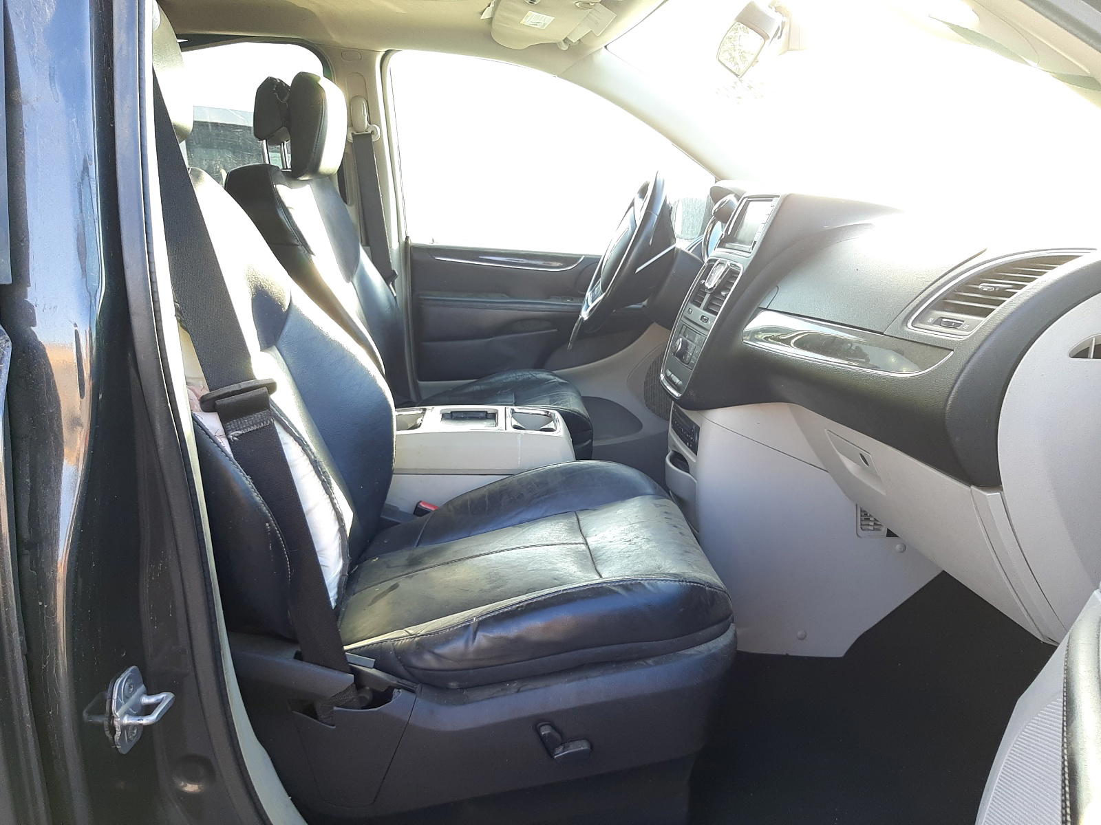 Photo 5 from auction – 2011 CHRYSLER TOWN & COU with VIN 2A4RR6DG7BR659333