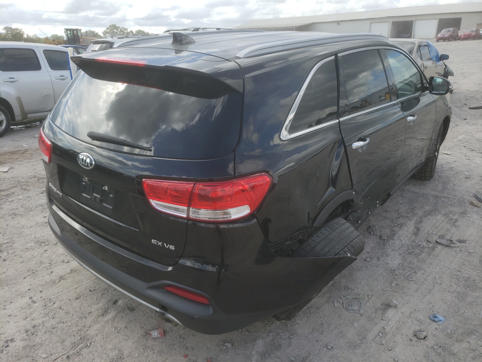 Photo 4 from auction – 2016 KIA SORENTO EX with VIN 5XYPHDA5XGG160450
