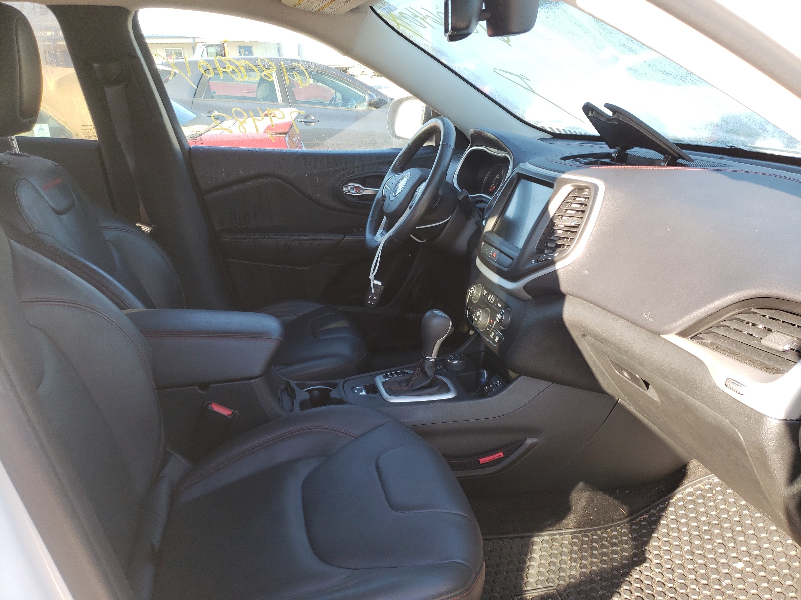 Photo 5 from auction – 2015 JEEP CHEROKEE T with VIN 1C4PJMBS7FW746579