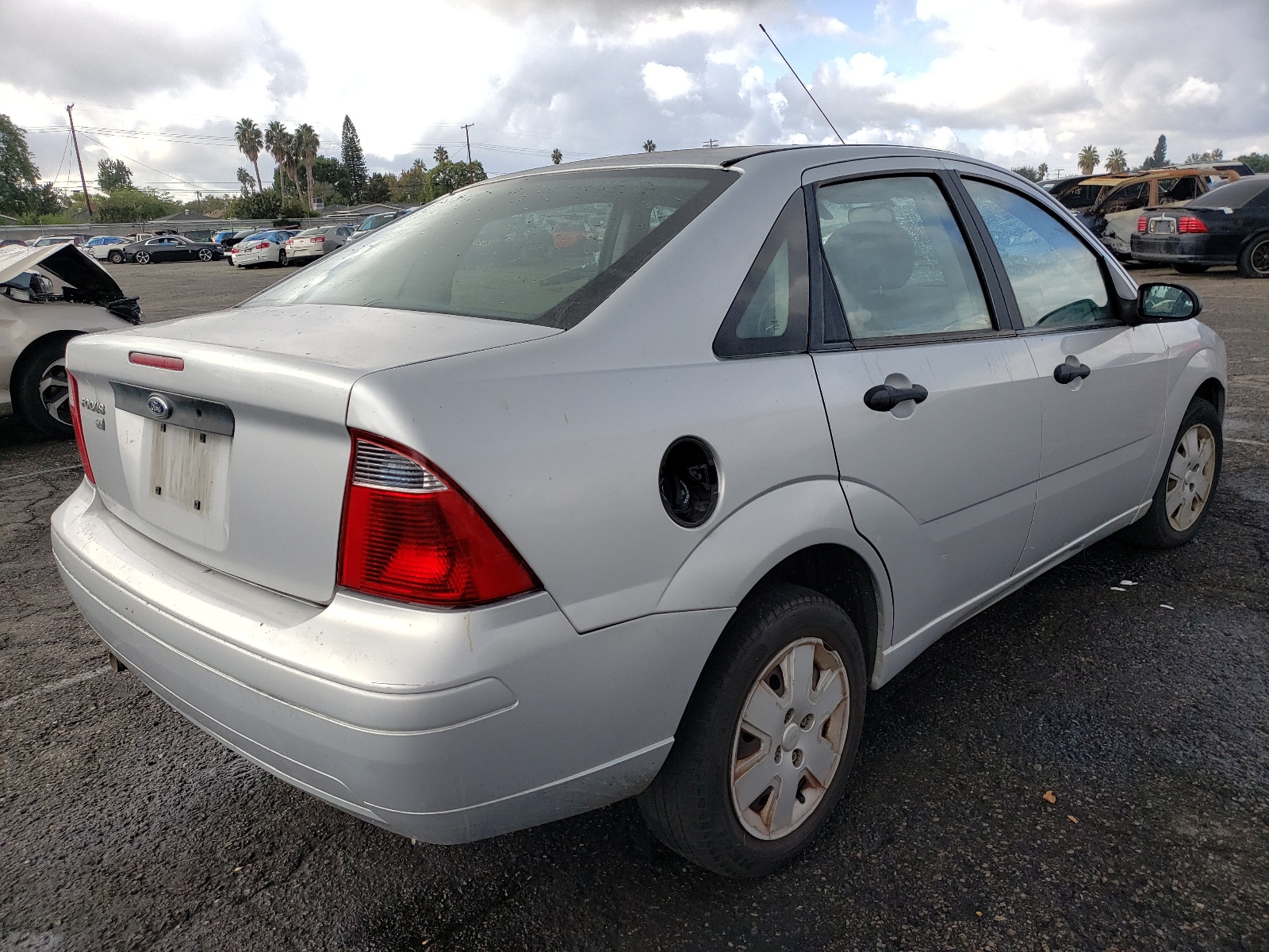 Photo 4 from auction – 2007 FORD FOCUS ZX4 with VIN 1FAFP34N57W225928
