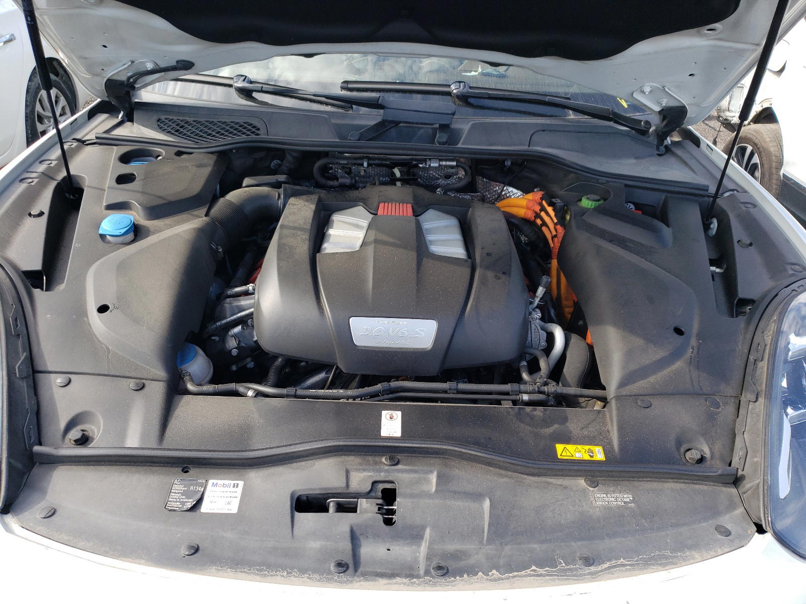 Photo 7 from auction – 2015 PORSCHE CAYENNE SE with VIN WP1AE2A21FLA52826