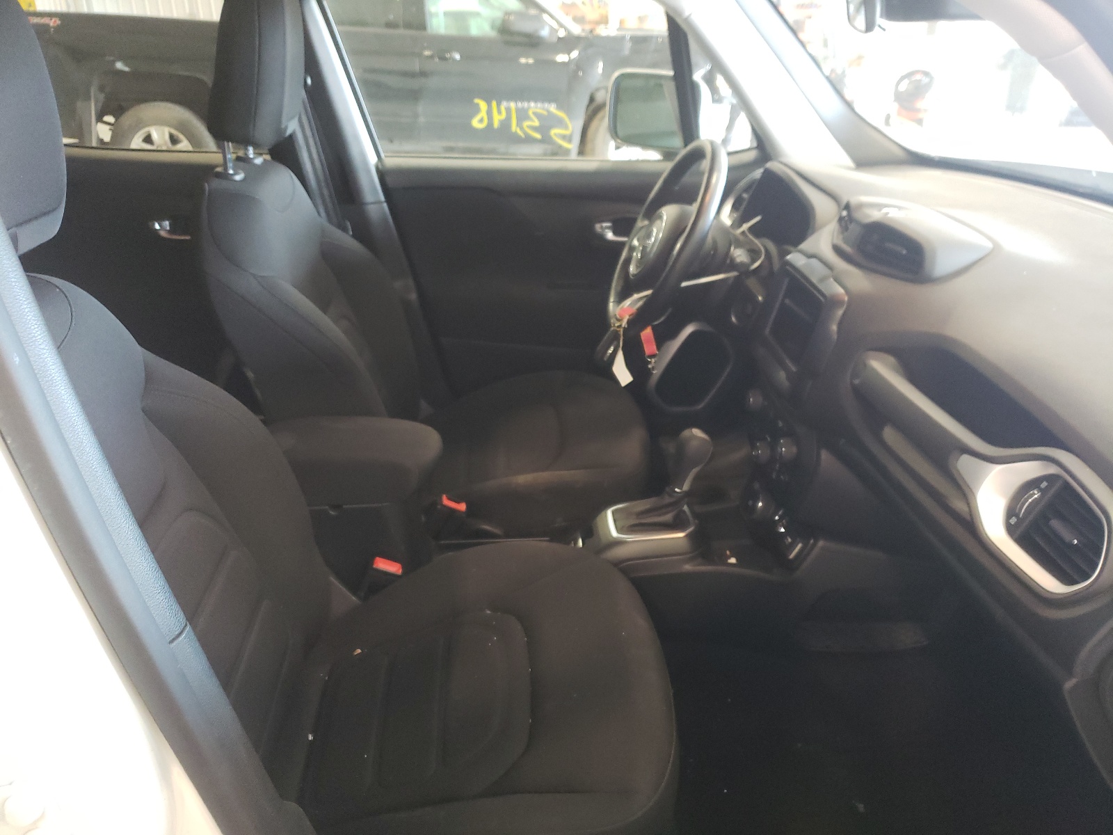 Photo 5 from auction – 2019 JEEP RENEGADE L with VIN ZACNJBBB1KPJ97865