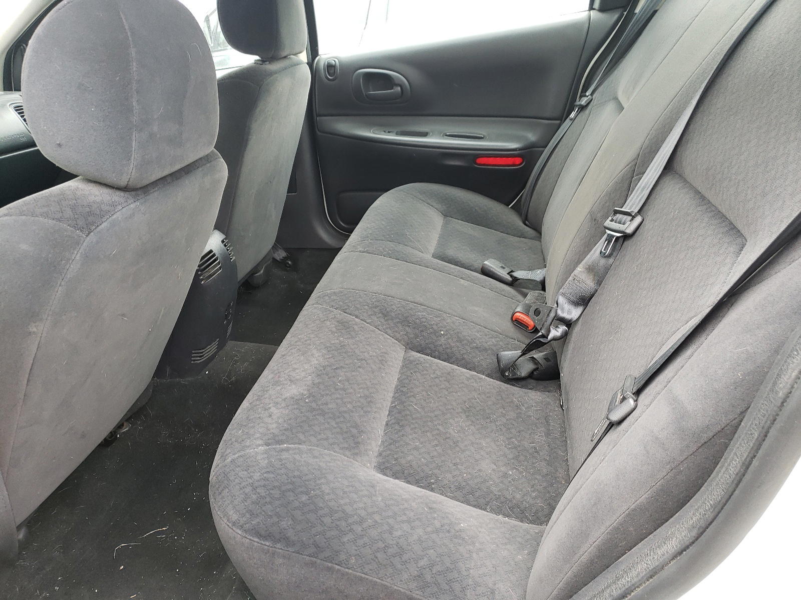 Photo 6 from auction – 2002 CHRYSLER INTREPID S with VIN 2C3HH46R12H242324