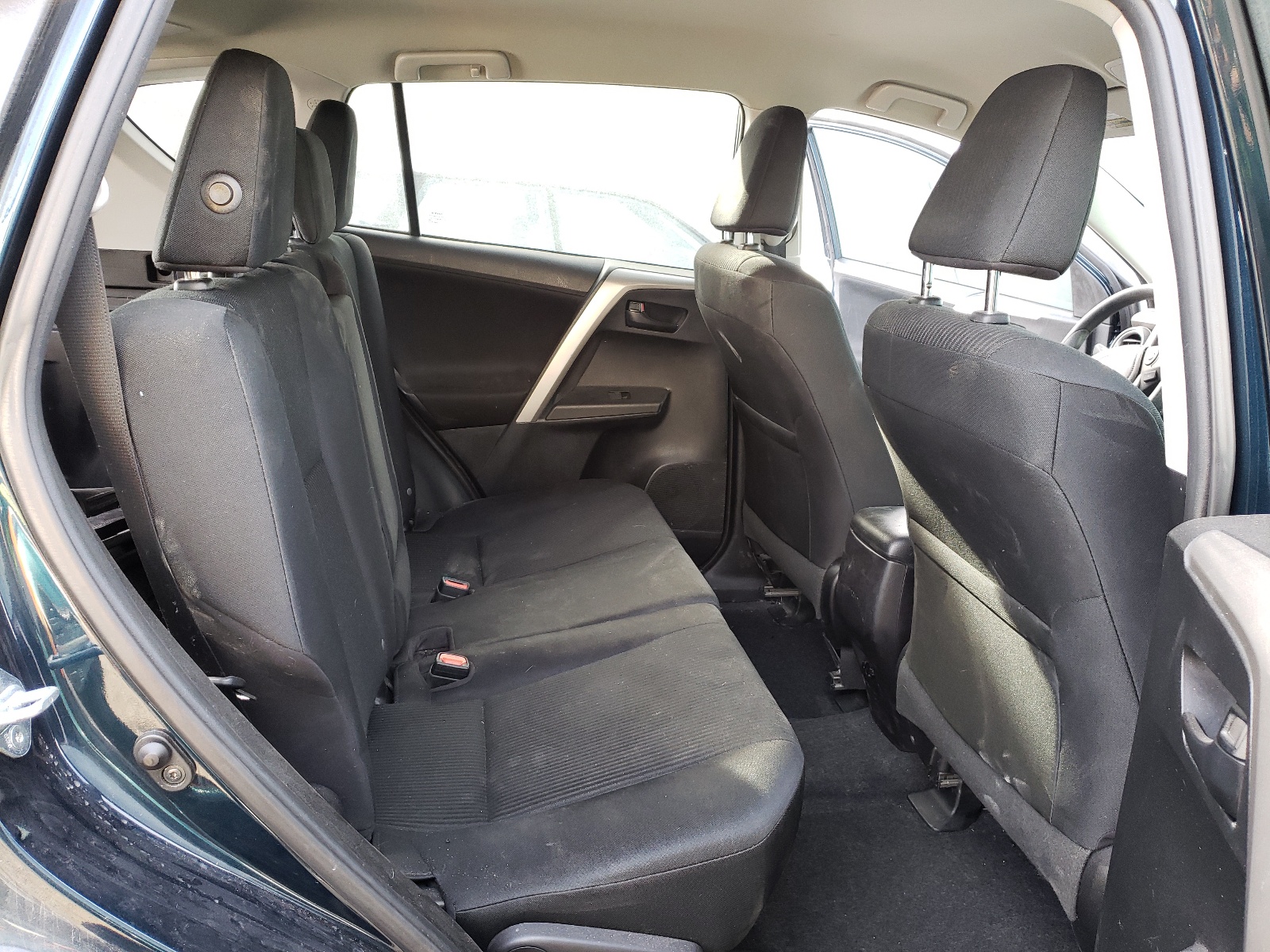 Photo 6 from auction – 2017 TOYOTA RAV4 LE with VIN 2T3BFREV8HW577527