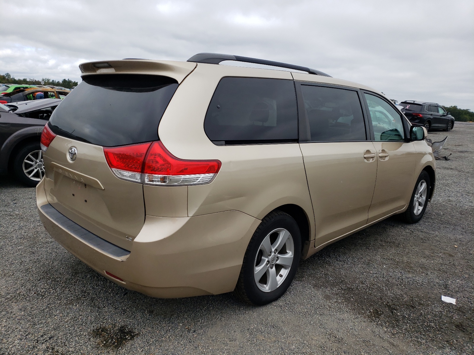 Photo 4 from auction – 2014 TOYOTA SIENNA LE with VIN 5TDKK3DC1ES475945