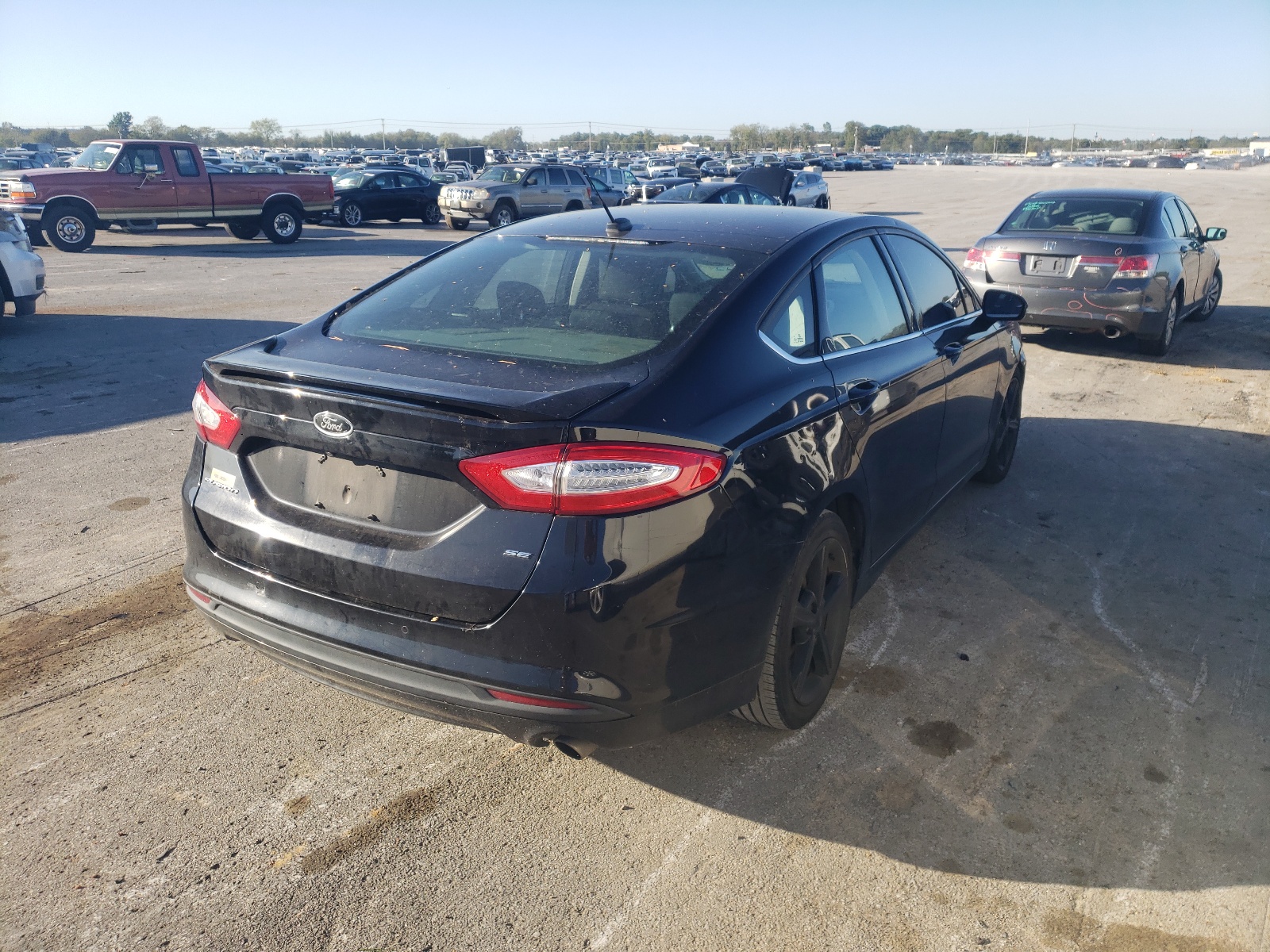 Zdjęcie 4 z aukcji – 2016 FORD FUSION SE z VIN 3FA6P0H77GR337675