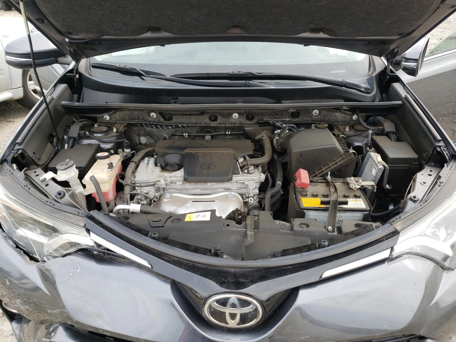Photo 7 from auction – 2017 TOYOTA RAV4 XLE with VIN JTMWFREV2HD097482