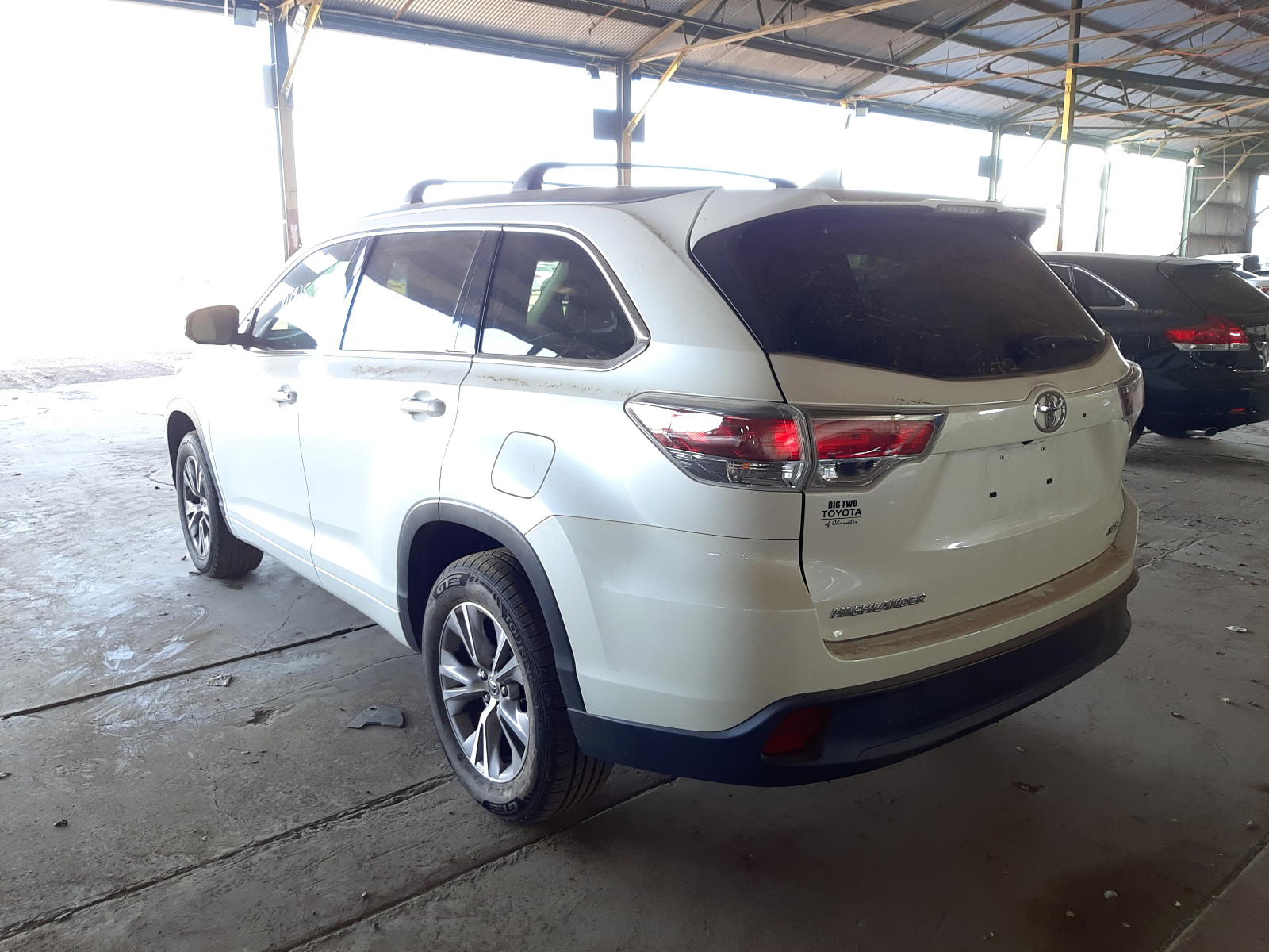 Photo 3 from auction – 2015 TOYOTA HIGHLANDER with VIN 5TDKKRFH6FS119231