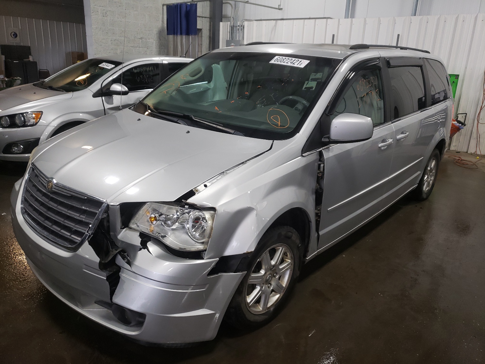 Photo 2 from auction – 2008 CHRYSLER TOWN & COU with VIN 2A8HR54P48R128961