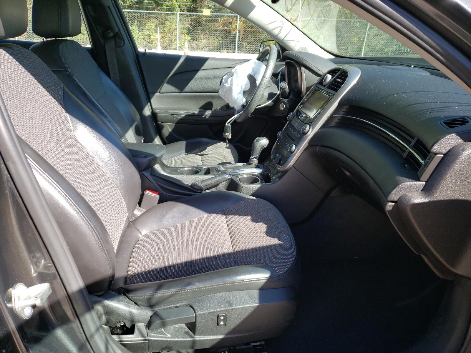 Photo 5 from auction – 2015 CHEVROLET MALIBU with VIN 1G11C5SL1FF130903