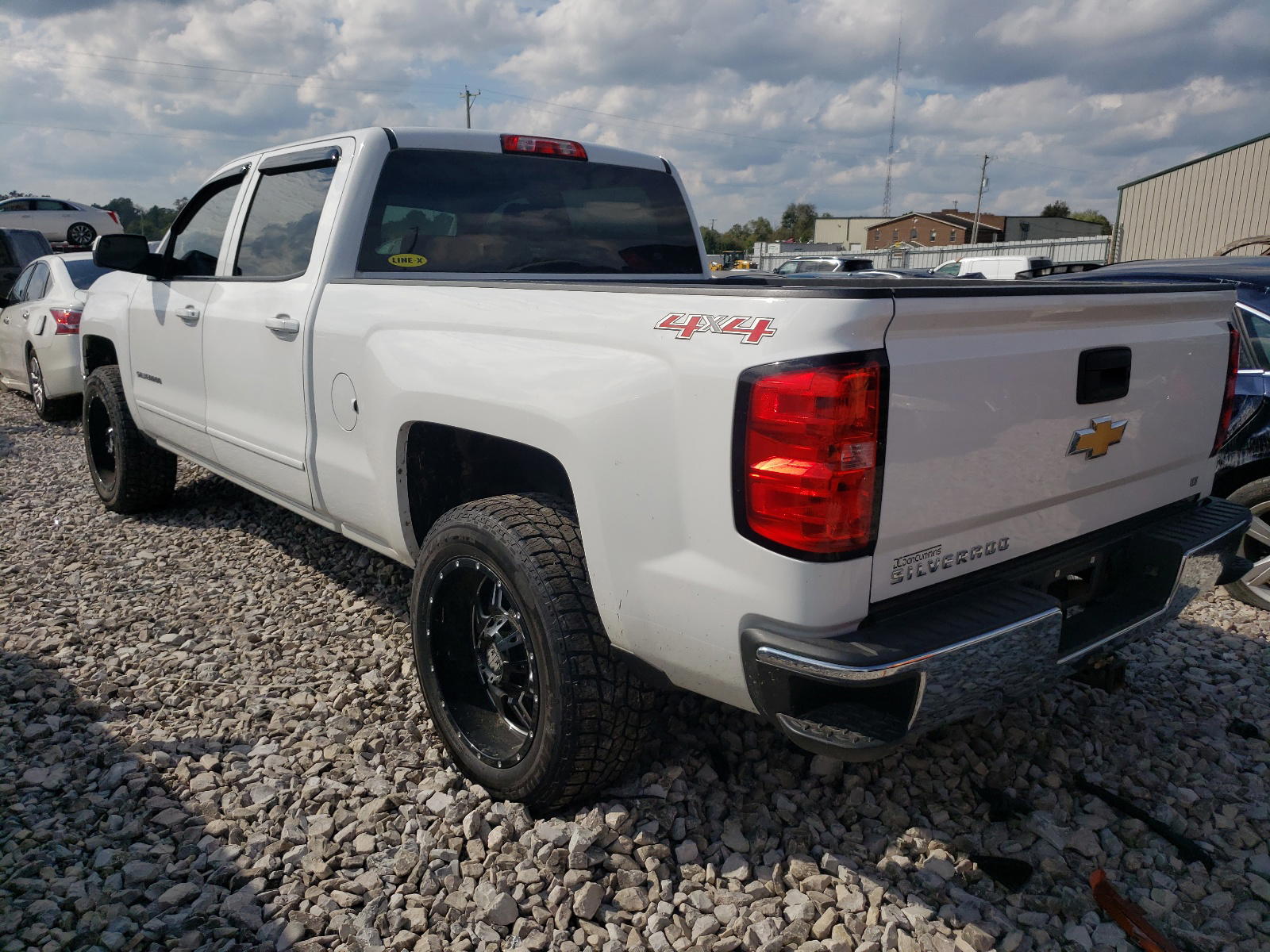 Photo 3 from auction – 2015 CHEVROLET SILVERADO with VIN 3GCUKREC5FG335388