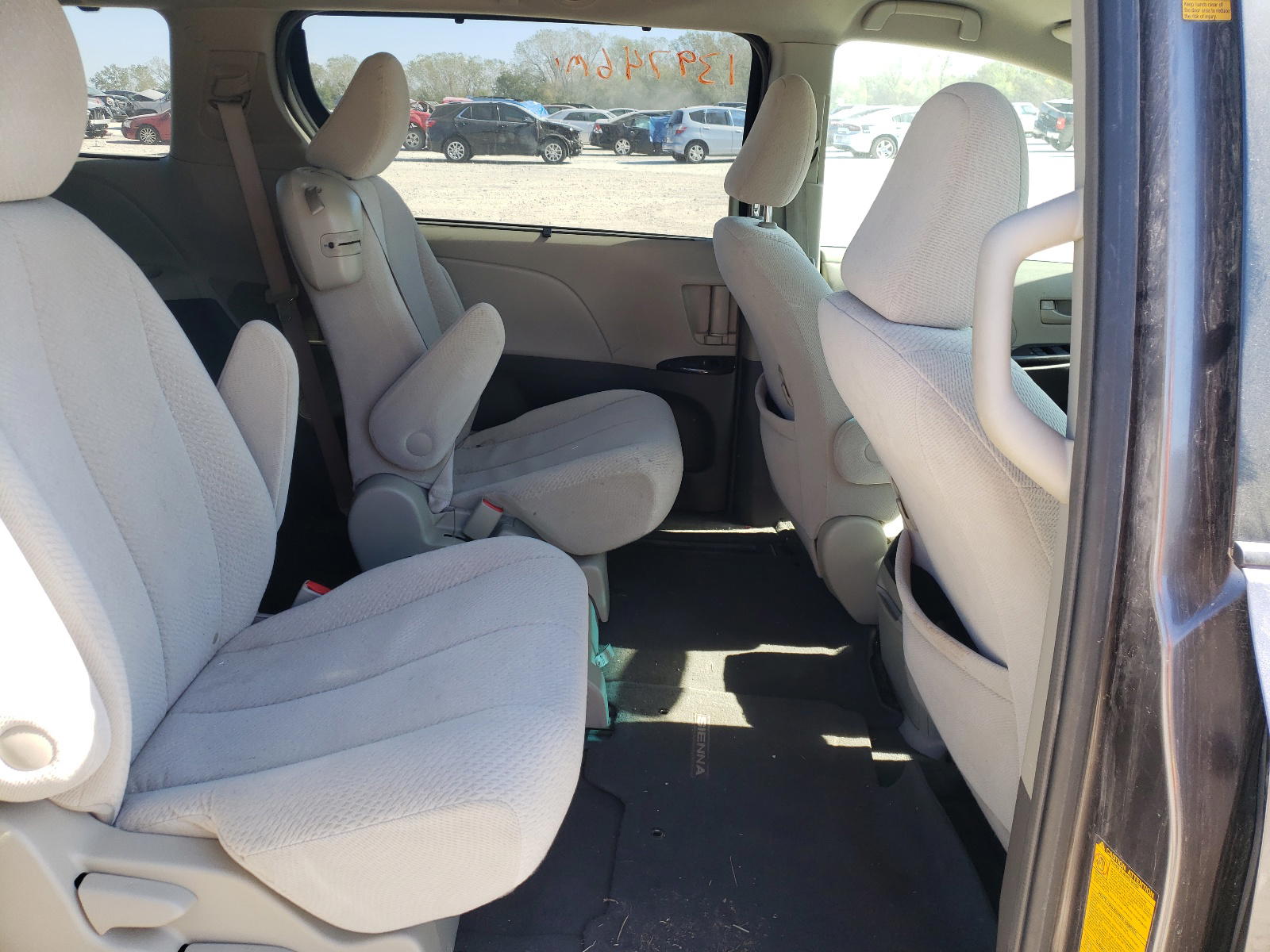 Photo 6 from auction – 2011 TOYOTA SIENNA LE with VIN 5TDKK3DC5BS065323
