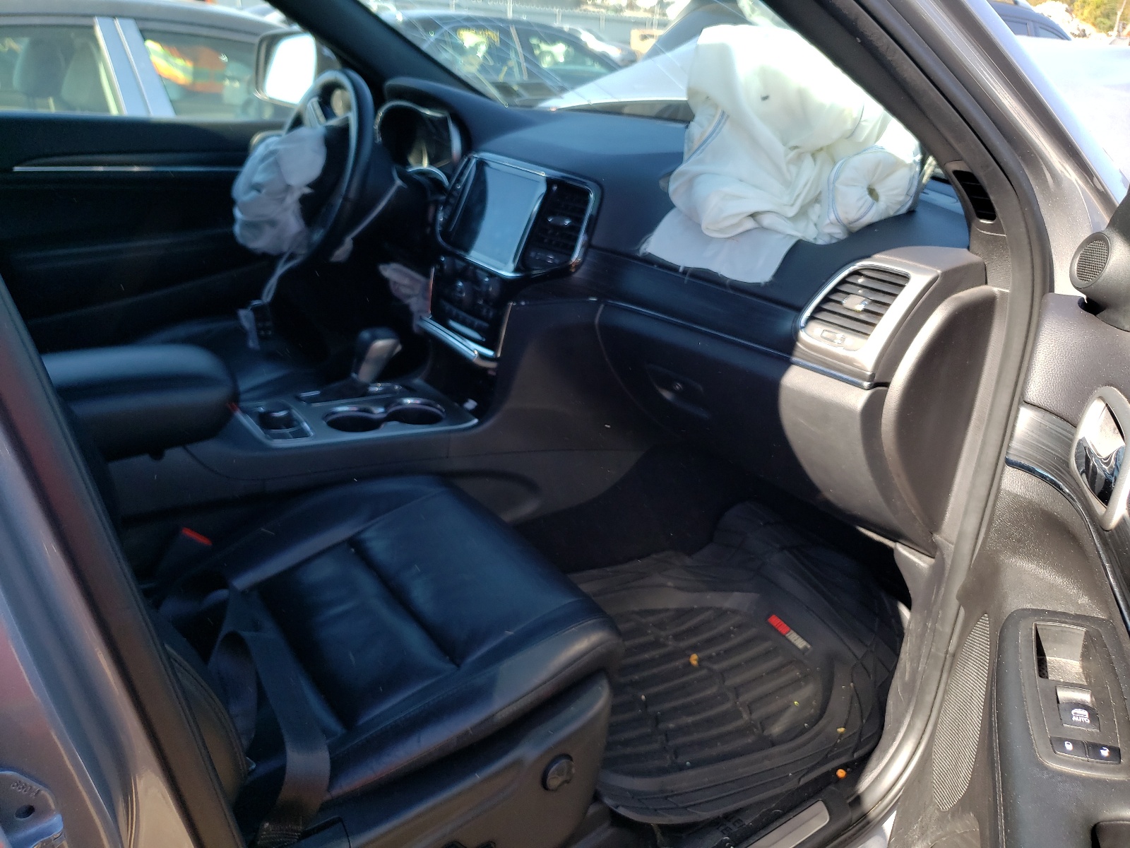 Photo 5 from auction – 2019 JEEP GRAND CHER with VIN 1C4RJFBG3KC653666
