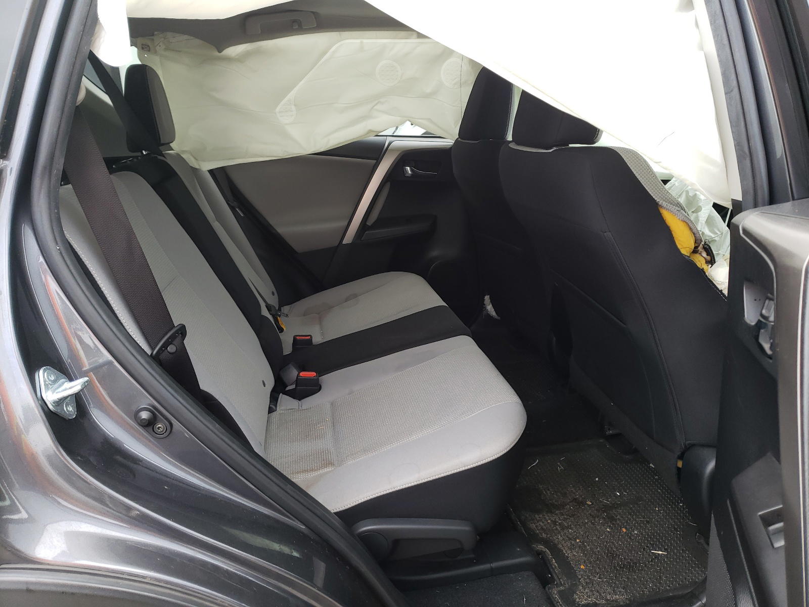 Photo 6 from auction – 2017 TOYOTA RAV4 XLE with VIN JTMWFREV2HD097482