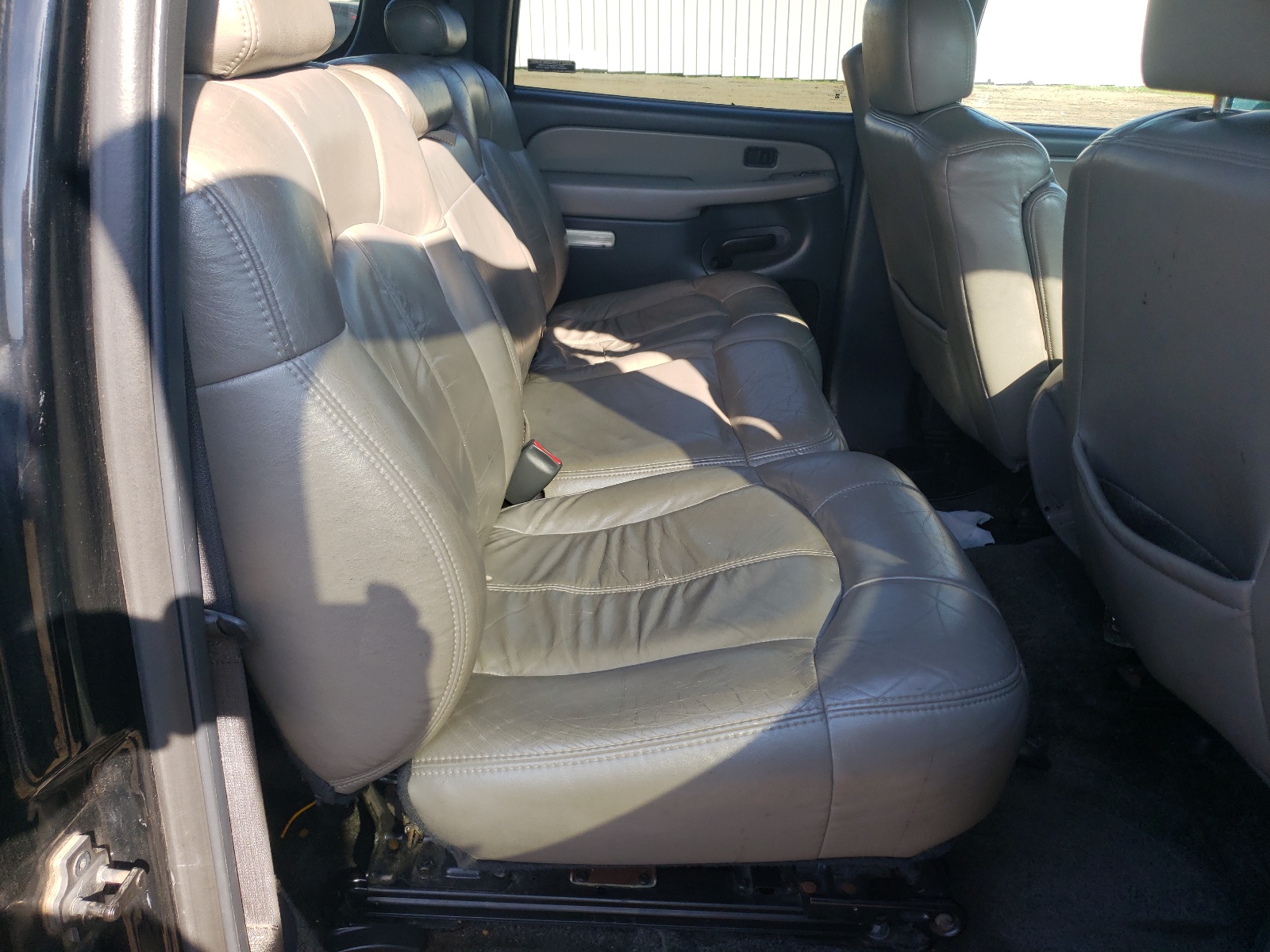 Photo 6 from auction – 2001 CHEVROLET SUBURBAN K with VIN 1GNFK16T41J305211
