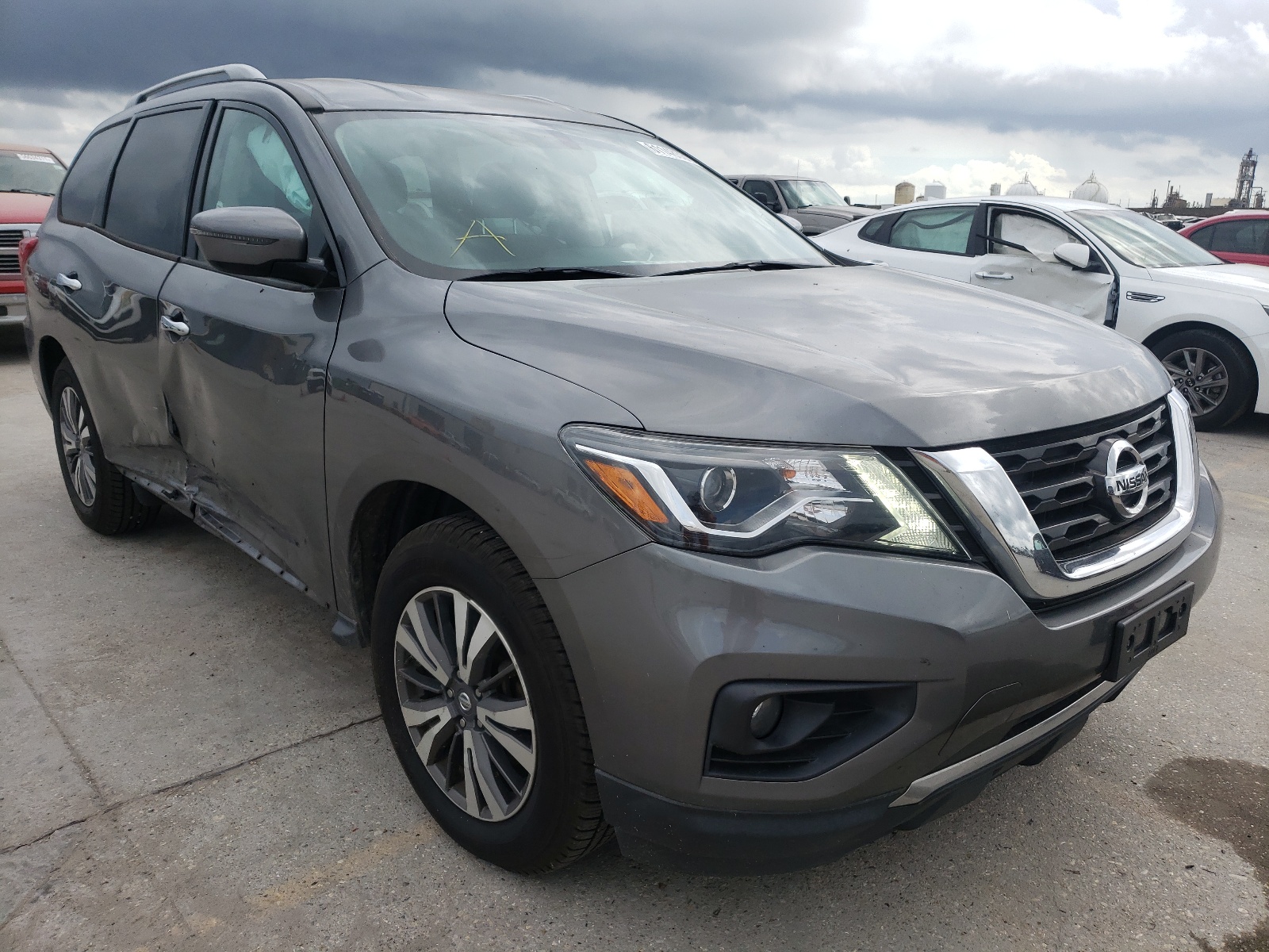 NISSAN PATHFINDER 2017 with VIN 5N1DR2MN1HC680750 - Photo from auction
