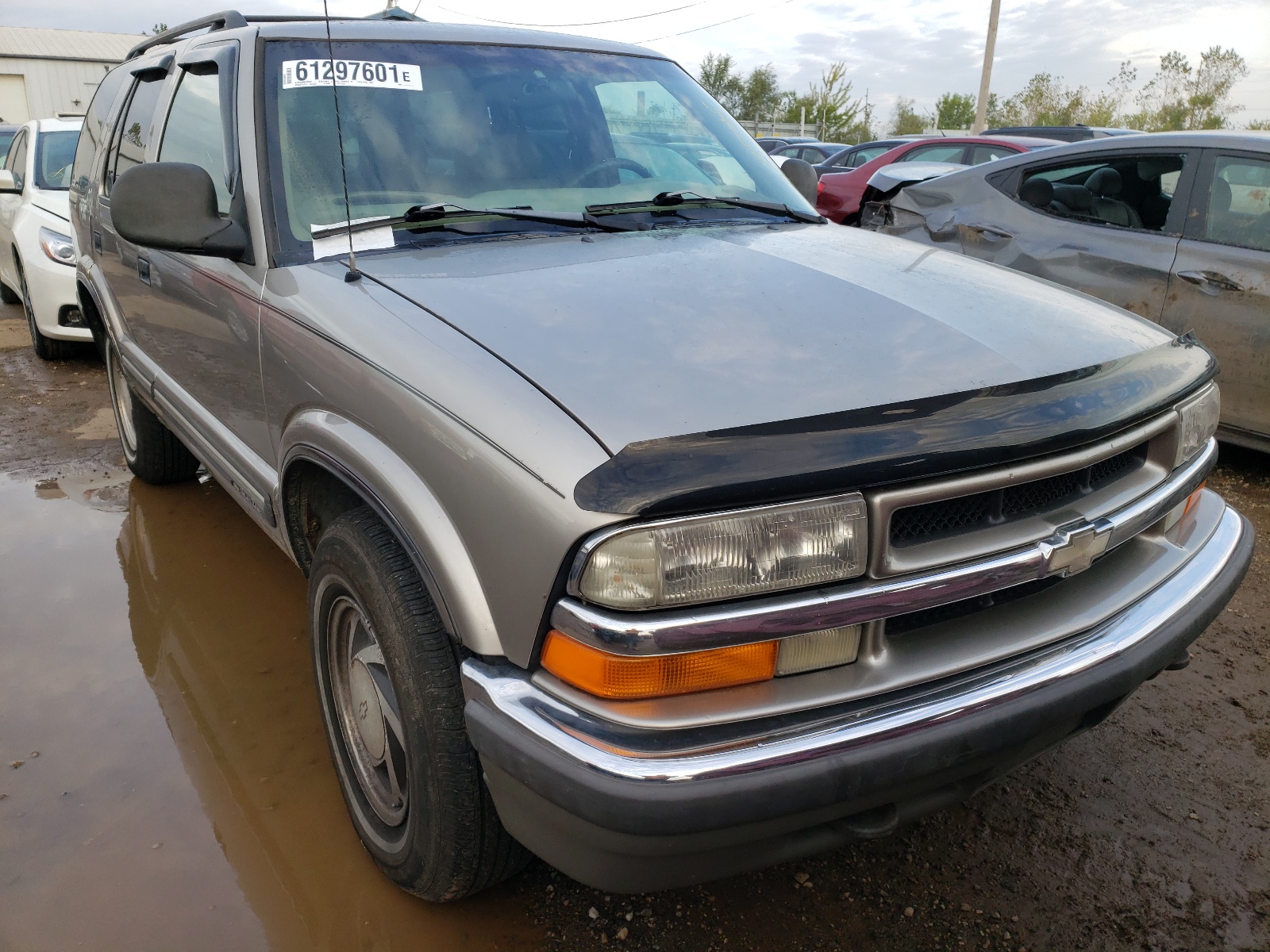 CHEVROLET BLAZER 1998 with VIN 1GNDT13W9W2288135 - Photo from auction