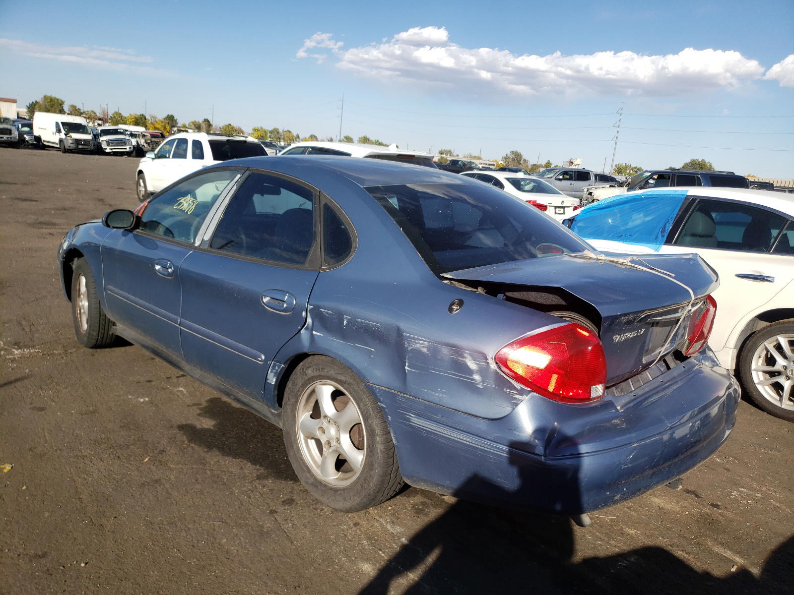 Photo 3 from auction – 2001 FORD TAURUS LX with VIN 1FAFP52U71G165481