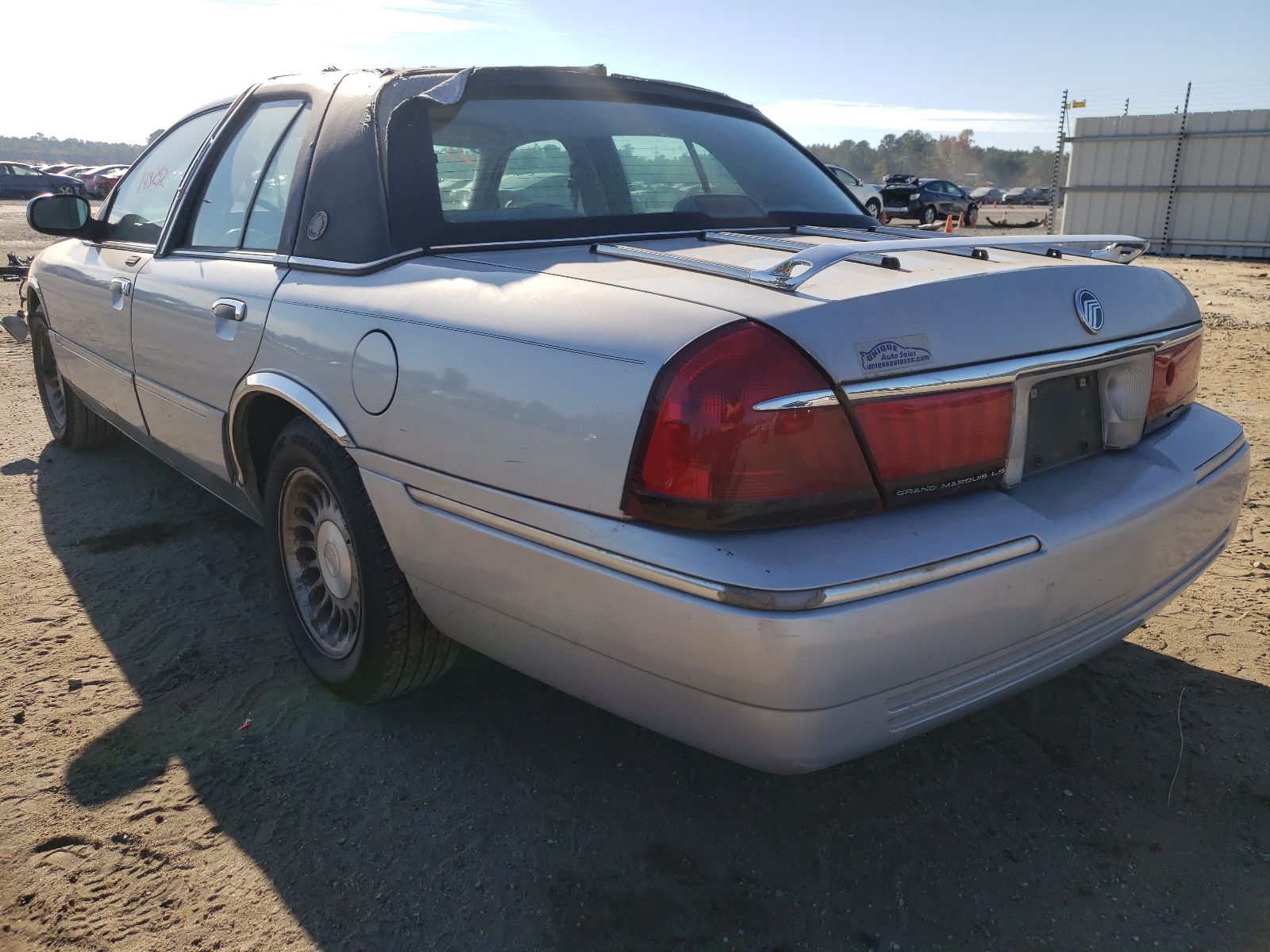 Photo 3 from auction – 2001 MERCURY GRAND MARQ with VIN 2MEFM75W21X711513