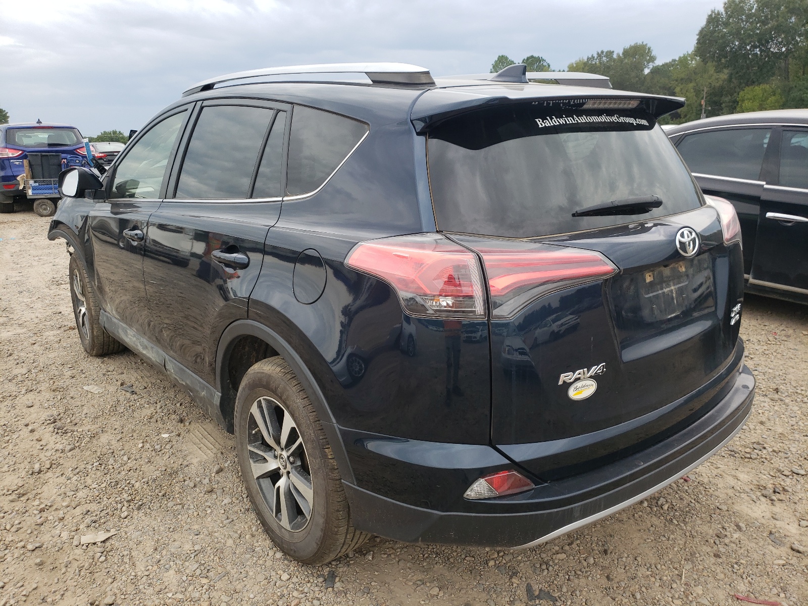 Photo 3 from auction – 2017 TOYOTA RAV4 XLE with VIN JTMRFREV3HJ716444
