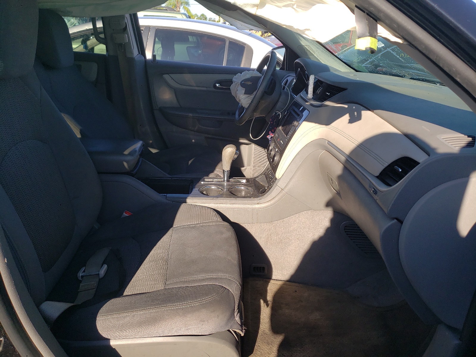 Photo 5 from auction – 2013 CHEVROLET TRAVERSE L with VIN 1GNKRJKD3DJ226707