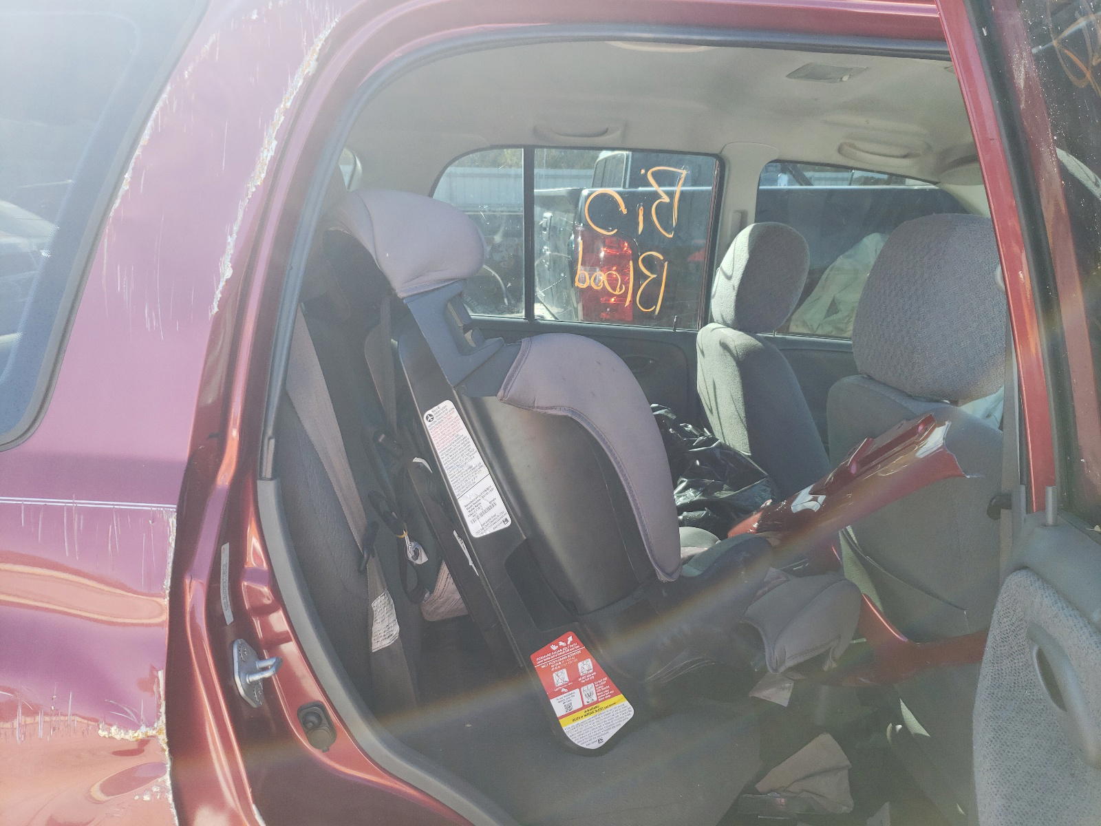 Photo 6 from auction – 1999 CHEVROLET TRACKER with VIN 2CNBJ13C5X6907504