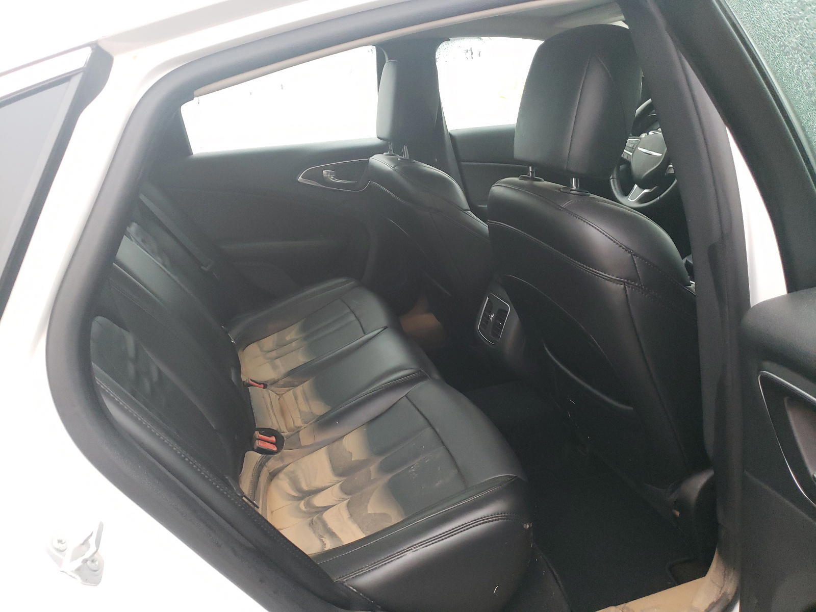 Photo 6 from auction – 2016 CHRYSLER 200 C with VIN 1C3CCCCGXGN105192